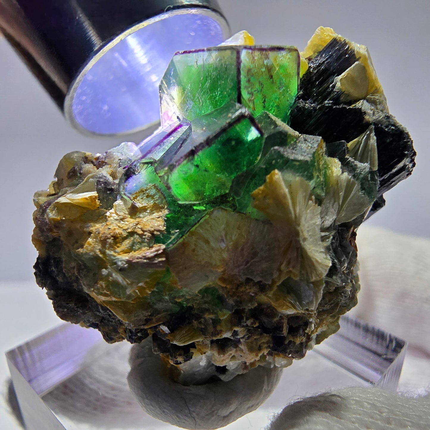 Cube de fluorite fantôme, spécimen de tourmaline scholle muscovite, Erongo, Namibie, 30 x 28 x 23 mm
