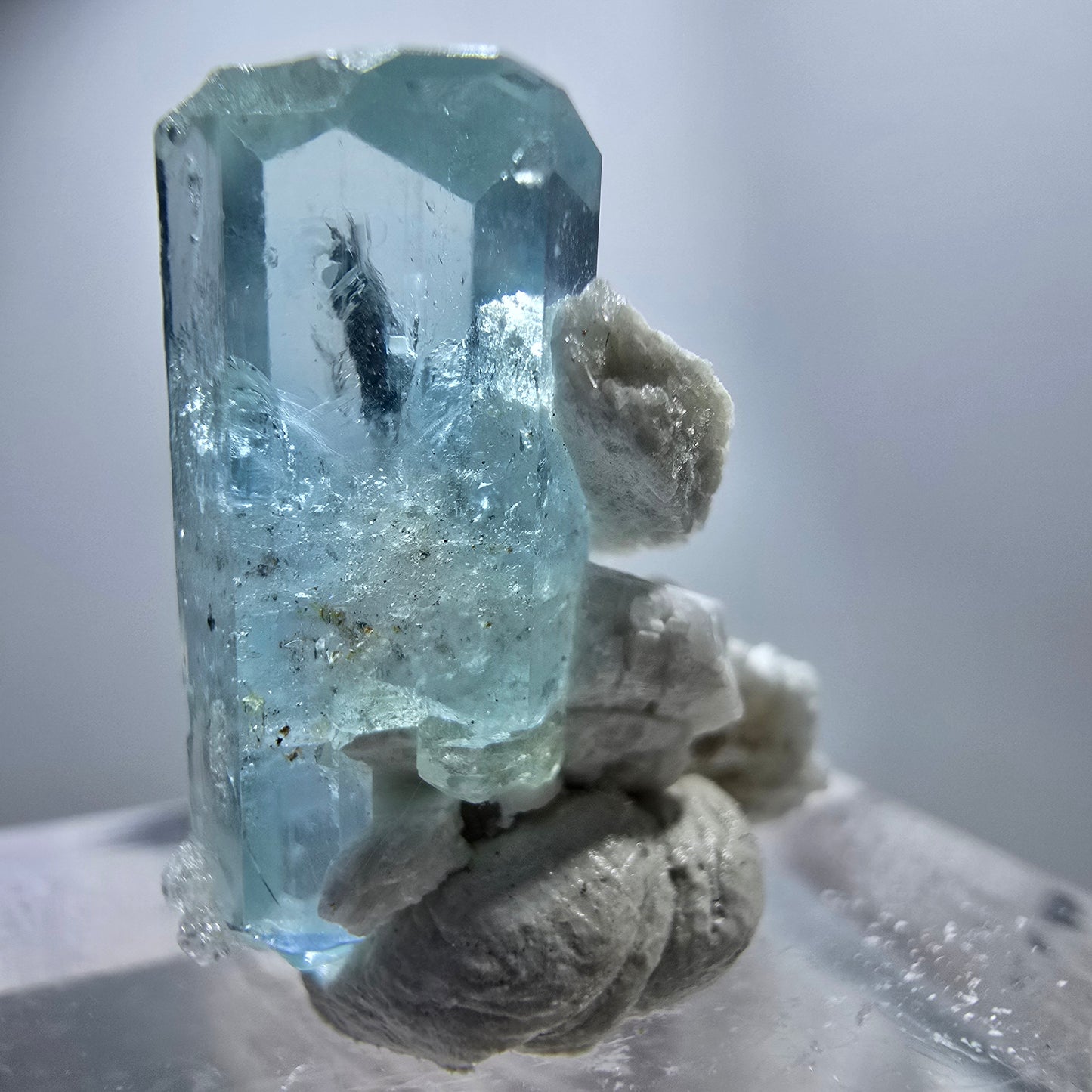 Seltener Aquamarin X mit Hyalit, Orthoklas Erongo, Namibia 20*17*11mm
