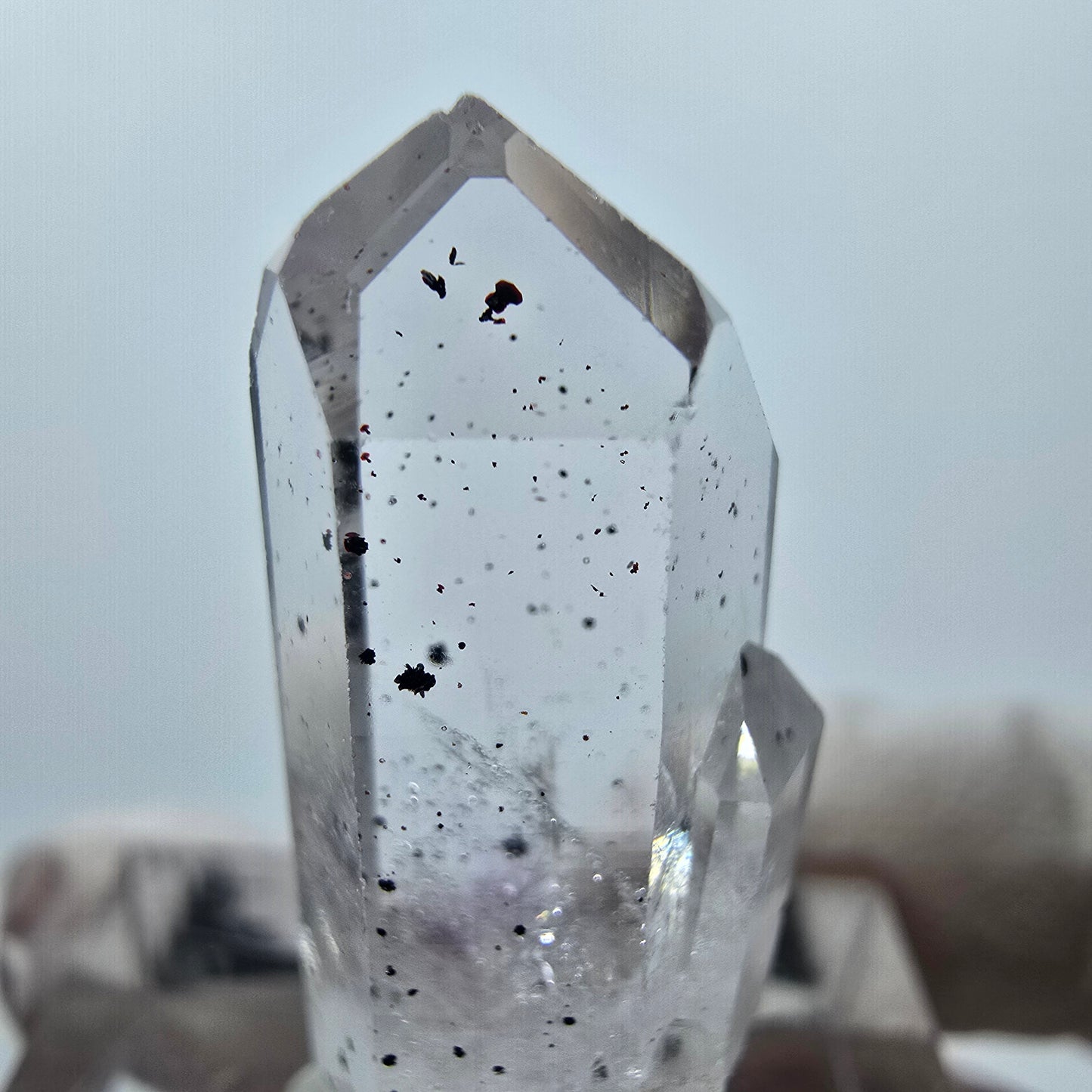 Quartz hématite transparent Point Streep Mine, Goboboseb, Namibie 27 x 11 x 8 mm