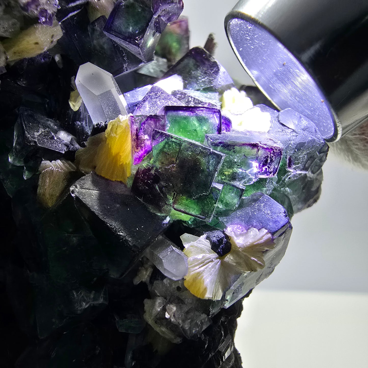 Fluorite fantôme XL, muscovite, hyalite, quartz fumé, tourmaline Schörl, Erongo, Namibie, 107 x 105 x 67 mm