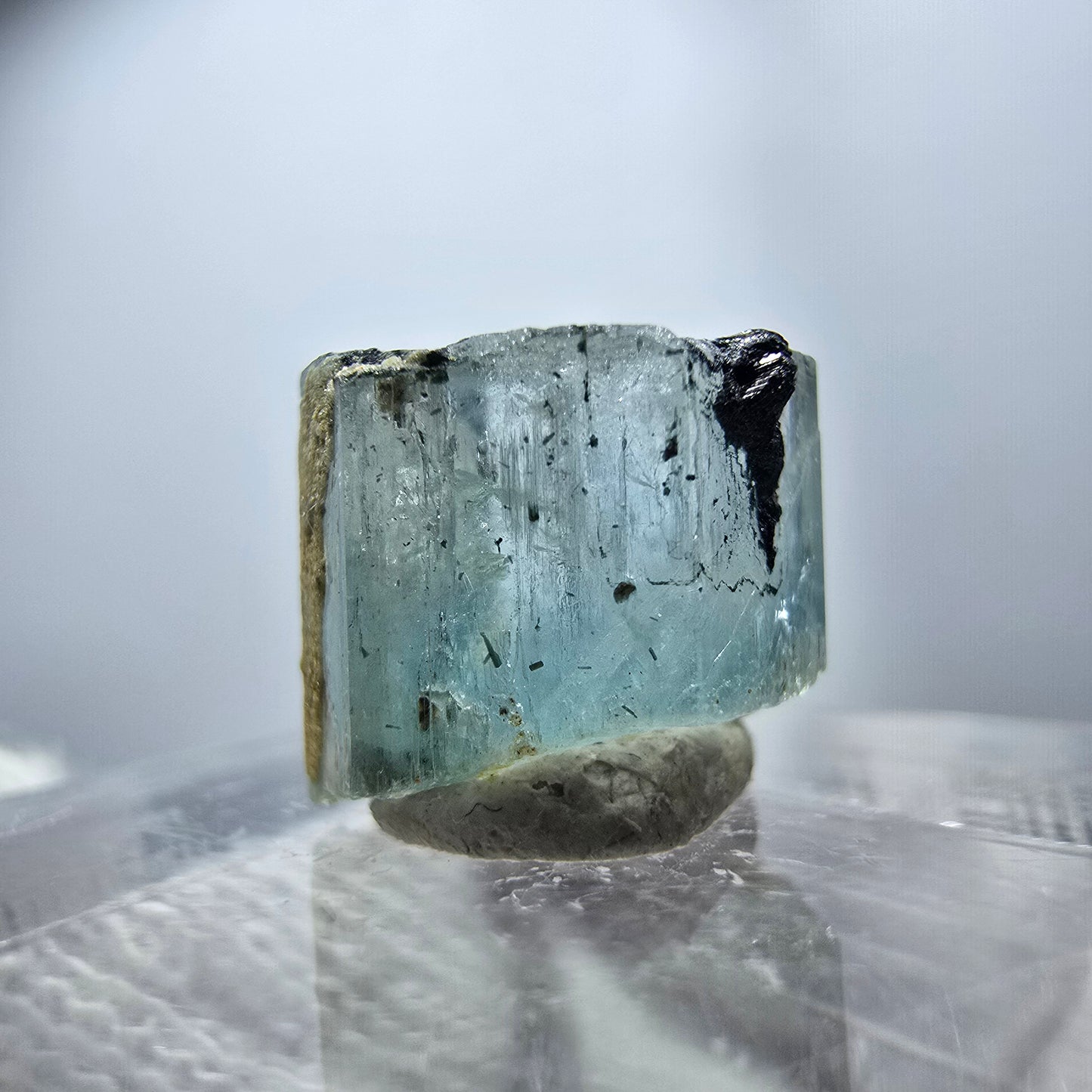 Seltener Aquamarin X mit Schörl Turmalin Erongo, Namibia 12*9*9mm