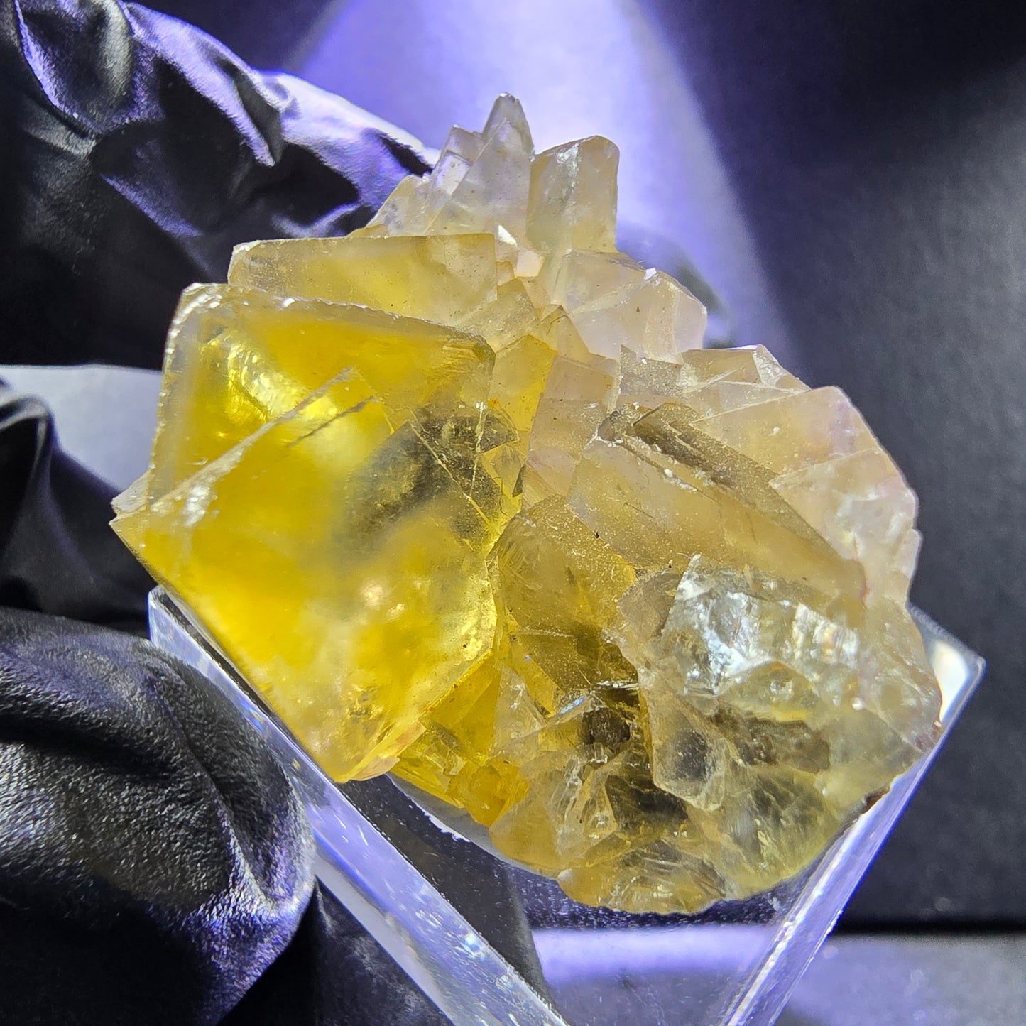 Seltene Honey Pocket Phantom Fluorit XX Würfel Stufe 31*20*19mm Okorusu, Namibia