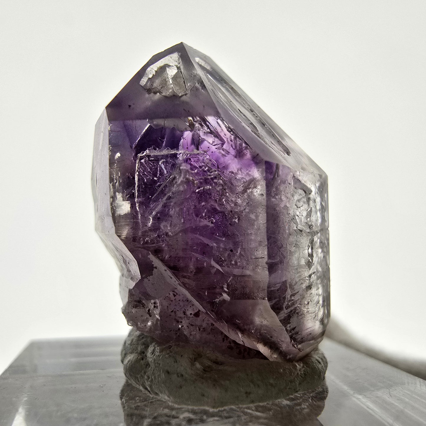 Améthyste fantôme rare, pointe de sceptre Brandberg, Namibie, 23 x 19 x 15 mm