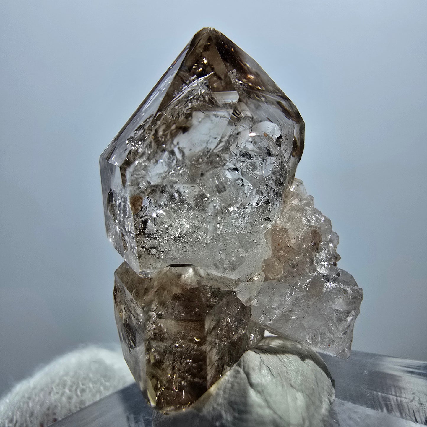 Sceptre en quartz fumé fantôme transparent, DT Point Goboboseb, Namibie, 29 x 20 x 16 mm