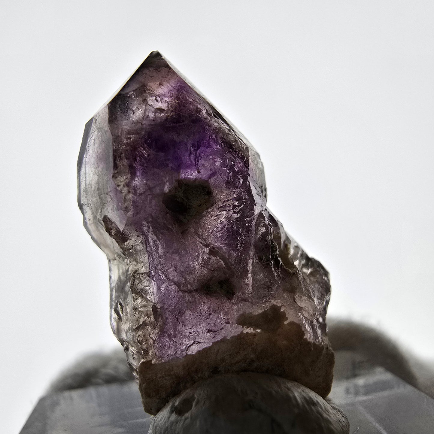 Rare spécimen de sceptre d'améthyste fantôme, Brandberg, Namibie, 25 x 15 x 10 mm