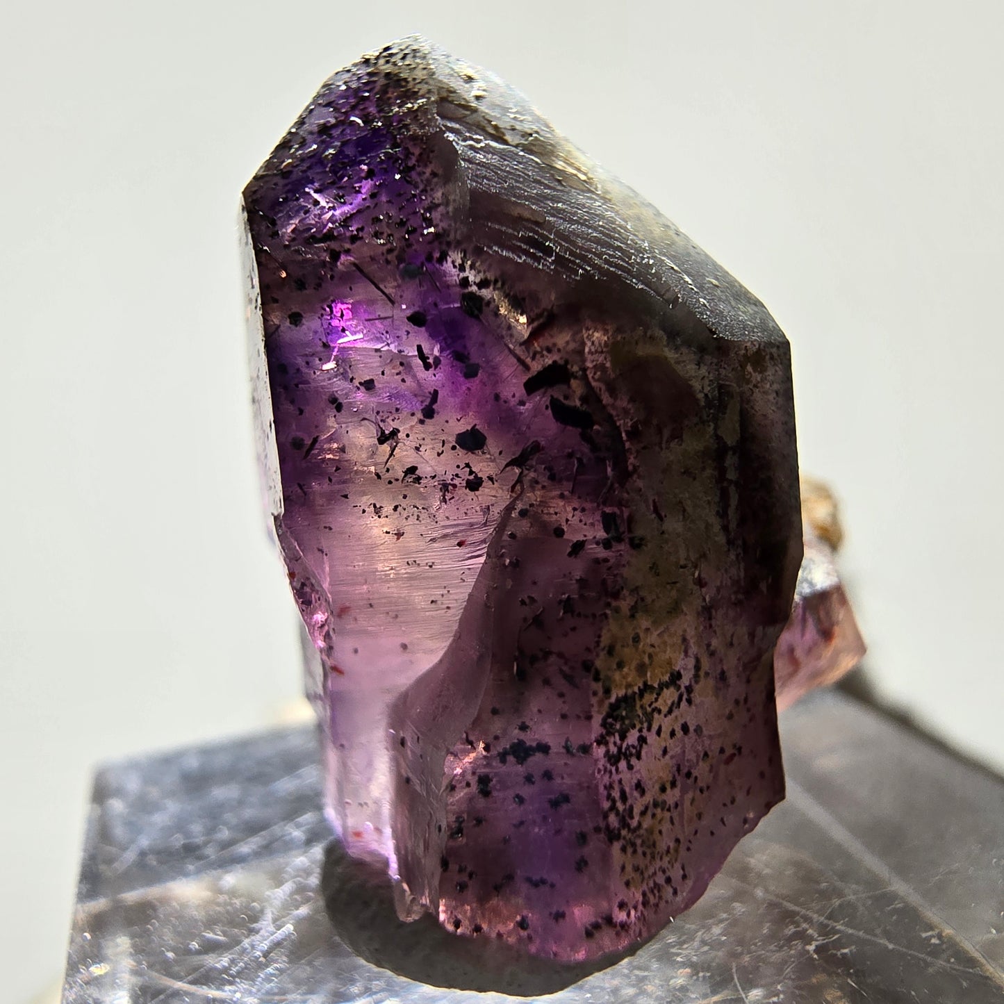 Rare spécimen de sceptre d'améthyste fantôme, Brandberg, Namibie, 25 x 24 x 14 mm
