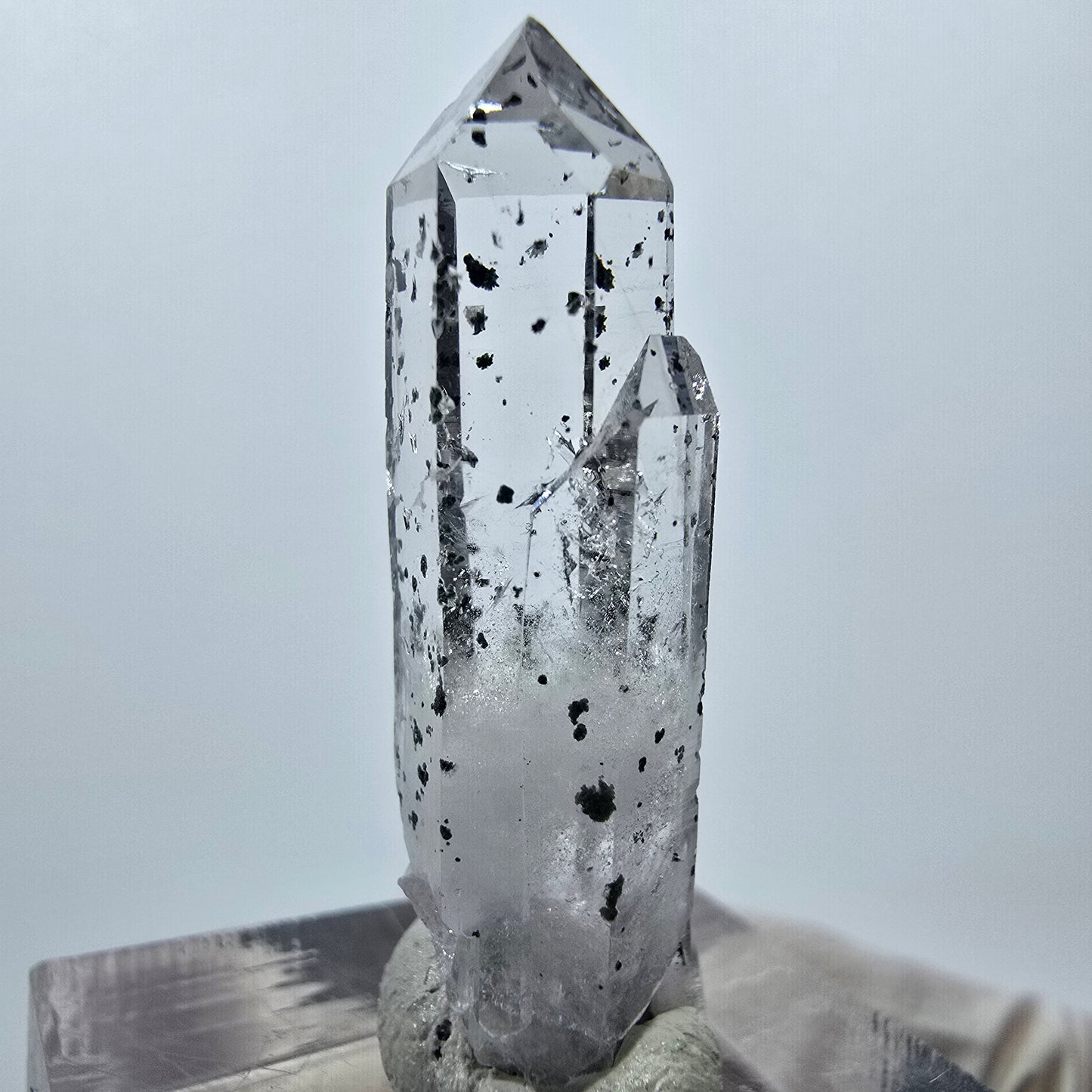Quartz hématite transparent Point Streep Mine, Goboboseb, Namibie 34 x 9 x 9 mm