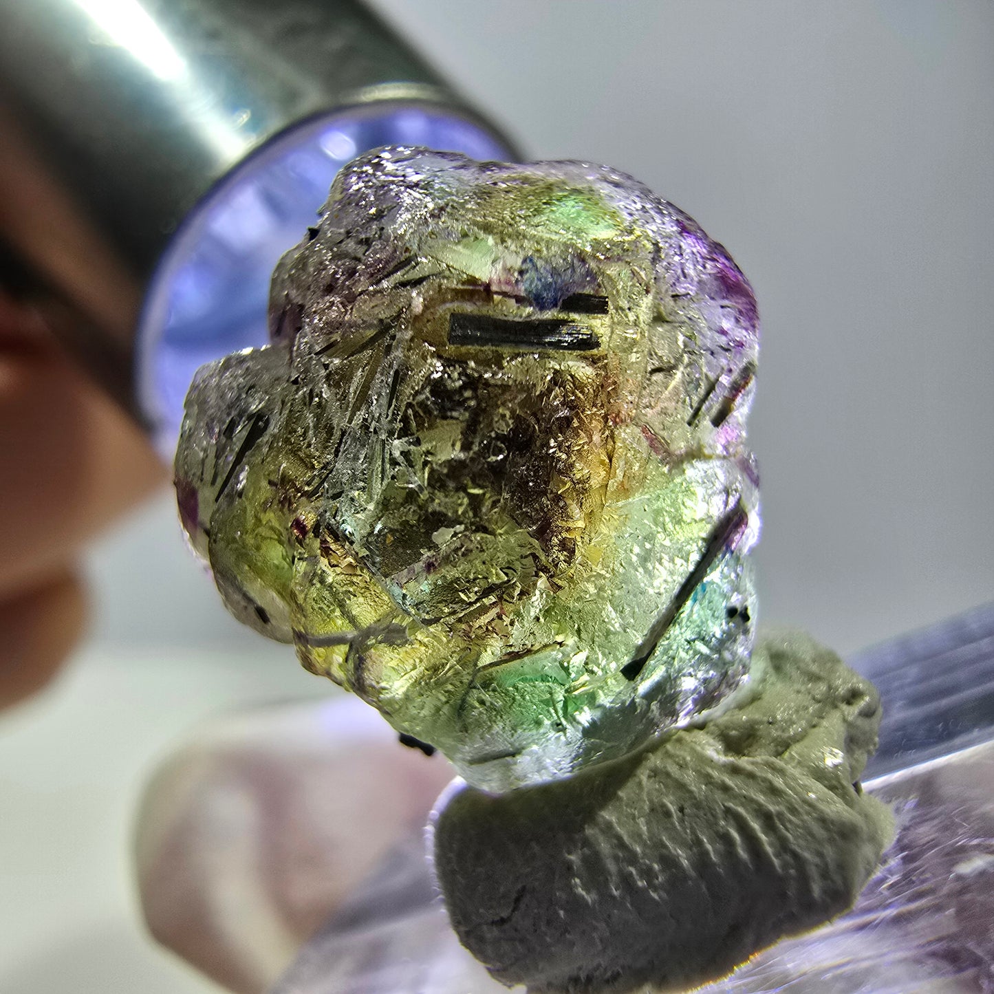 Fluorite fantôme colorée, Spécimen de tourmaline muscovite Schorl, Erongo, Namibie, 15 x 14 x 13 mm