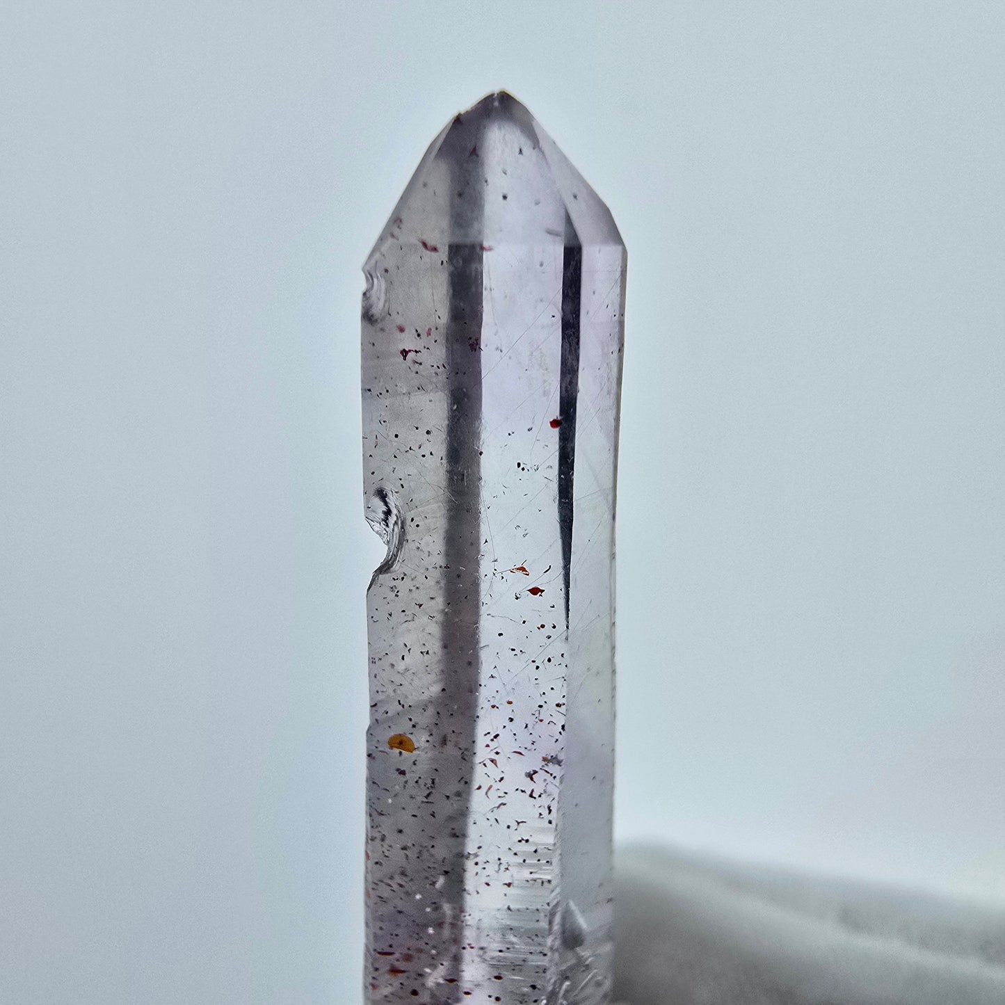Phantom Amethyst Zepter Spitze aus Goboboseb, Namibia 43*8*5mm, Sammlung