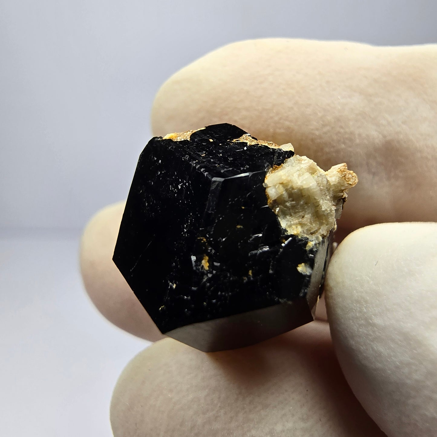 Symm. Schörl Turmalin Orthoklas Hyalit Stufe Erongo, Namibia 17*15*11mm Sammlung