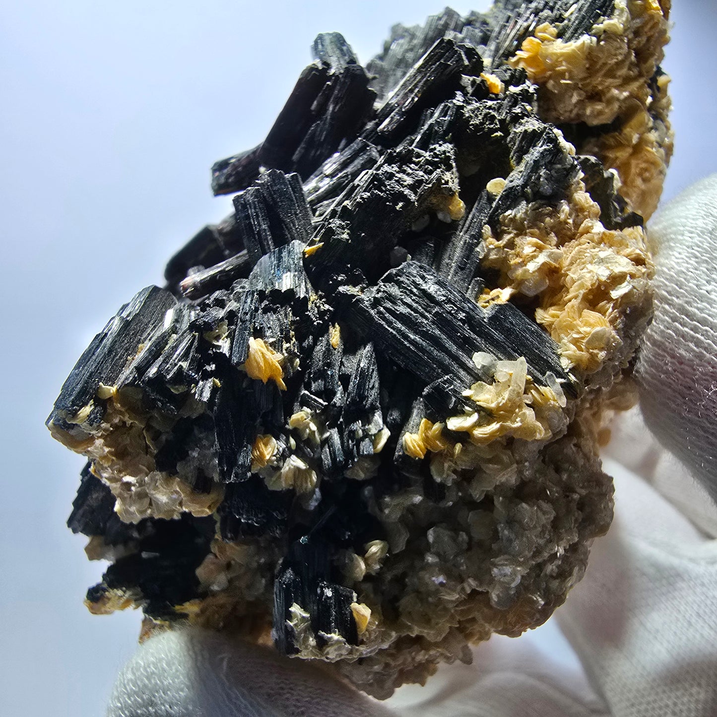 Grand spécimen de tourmaline Schorl et de muscovite, Erongo, Namibie, 95 x 64 x 55 mm