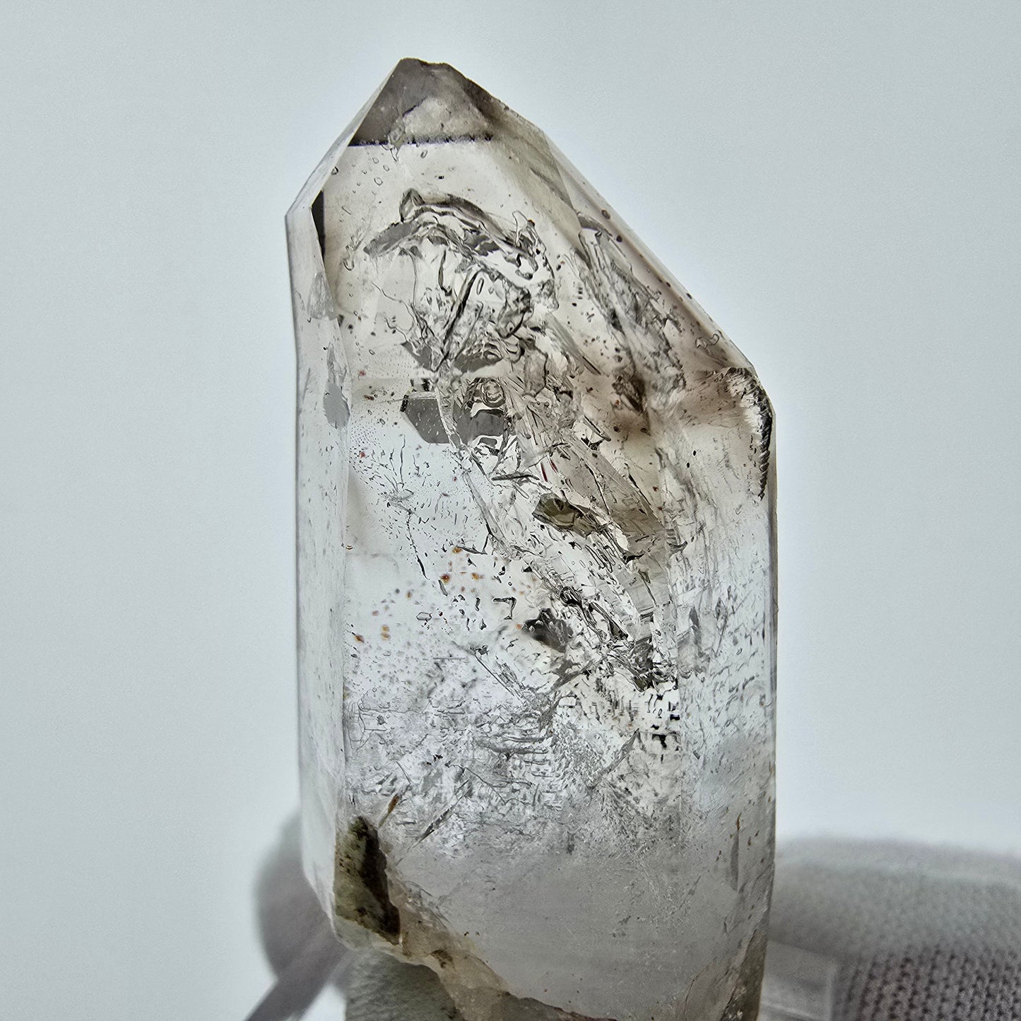 Enhydro Phantom Rauchquarz Eisen Spitze 1x Blase Goboboseb, Namibia 47*22*13mm