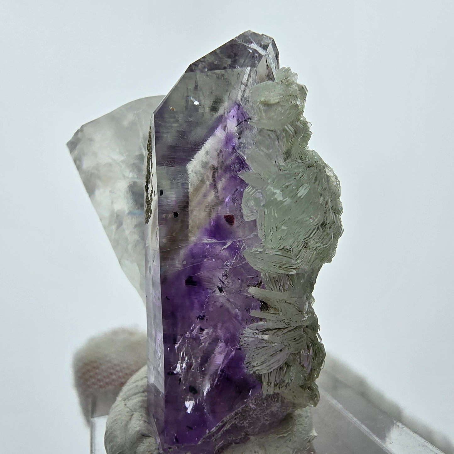 Enhydro Harlequin Améthyste Préhnite UV Calcite Streep Mine Gobo. Namibie 37*31*19mm