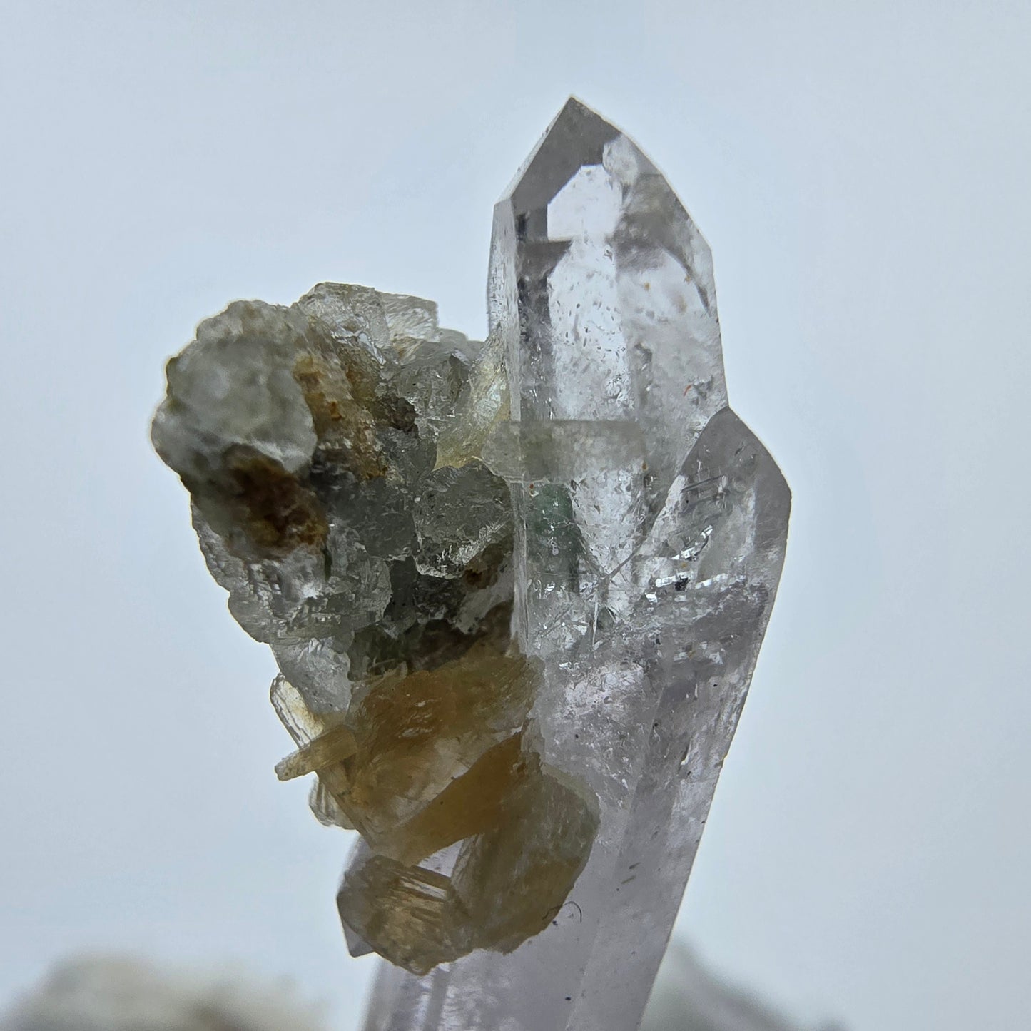 Phantom Amethyst Kristall mit Stilbit Goboboseb, Namibia 47*15*13mm Sammlung
