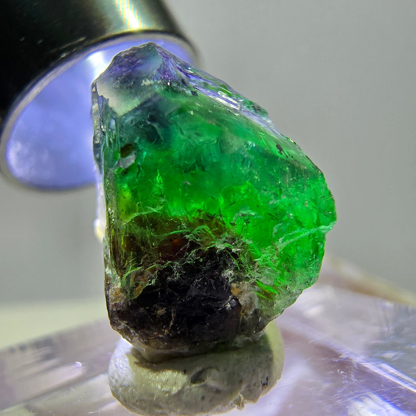 Cube de fluorite fantôme, zonal, spécimen de muscovite, Erongo, Namibie, 16 x 15 x 10 mm