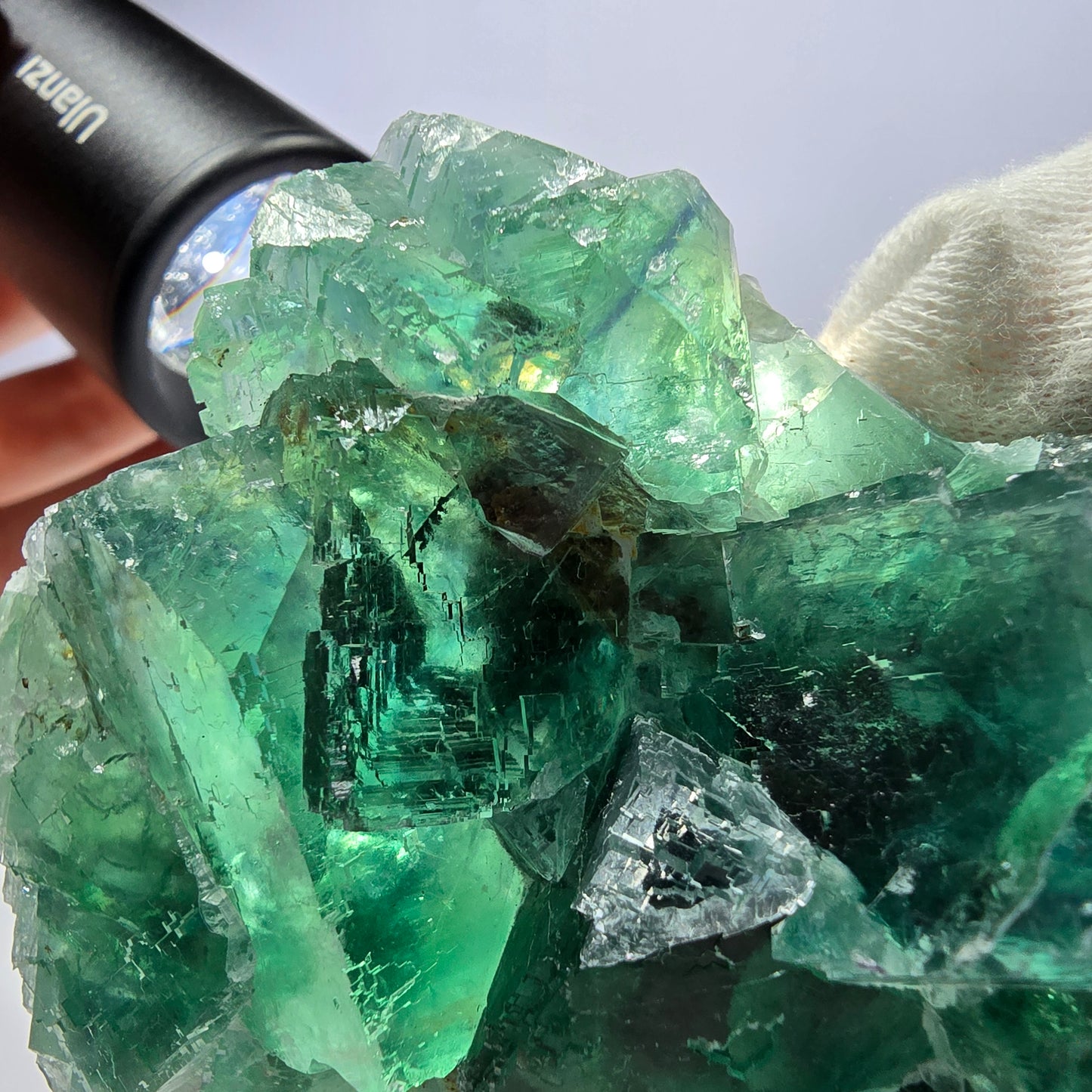 Grand cube de fluorite fantôme vert étagé Okorusu Namibie 80 x 65 x 35 mm