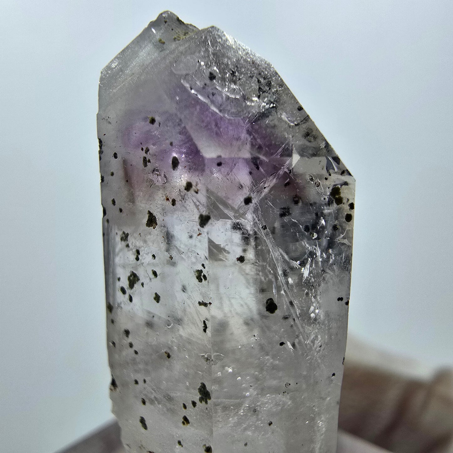 Améthyste fantôme avec hématite, mine Streep, Goboboseb, Namibie, 33 x 14 x 11 mm