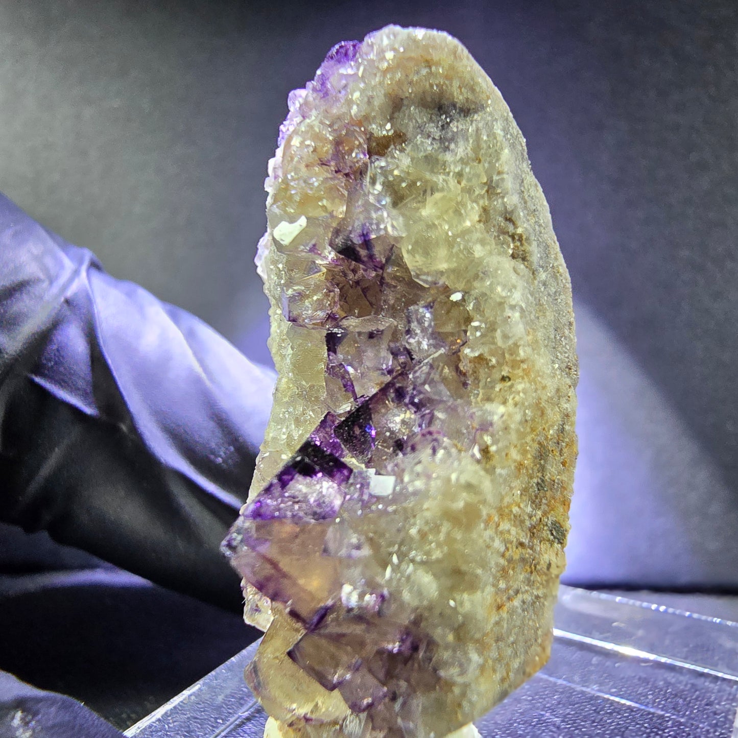 Klare zonare Fluorit Würfel Stufe lila weiß 36*17*10mm Okorusu, Namibia Sammlung