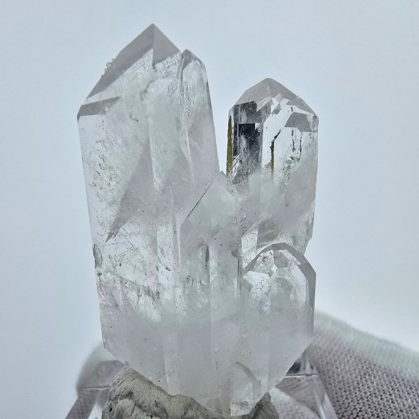 Quarz mit Analcim, Epidot Stufe Streep Mine, Goboboseb, Namibia 40*23*17mm