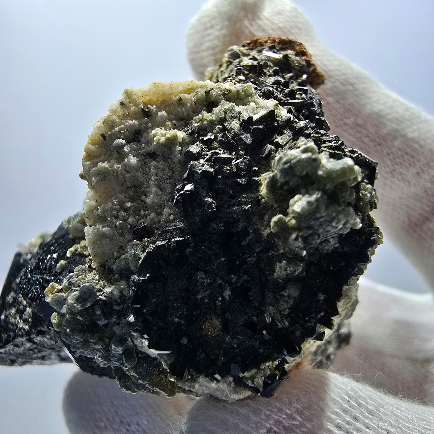 Tourmaline Schörl, muscovite, calcite UV, stade orthose Erongo, Namibie 64*56*47mm