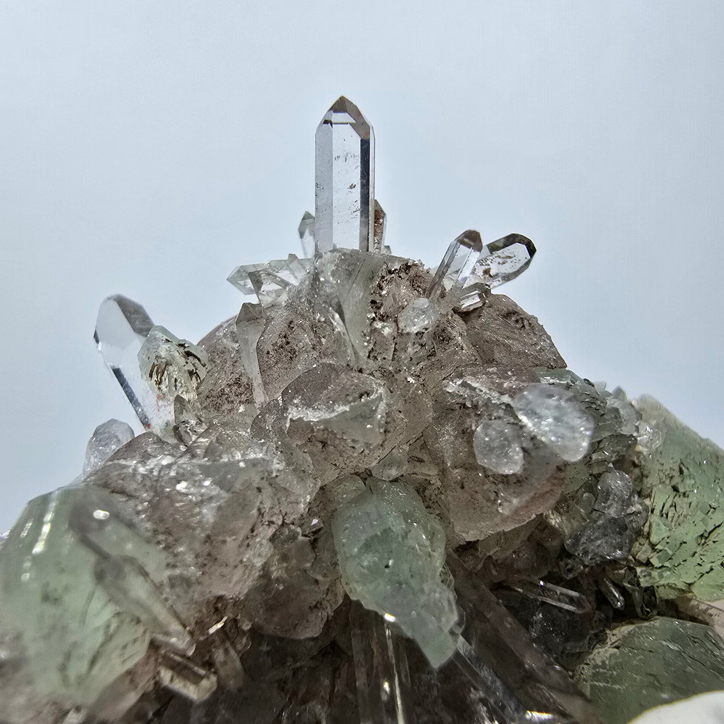 Quartz Starburst, préhnite, analcim, calcite Streep Mine, Gobo, Namibie 51 x 36 x 20 mm