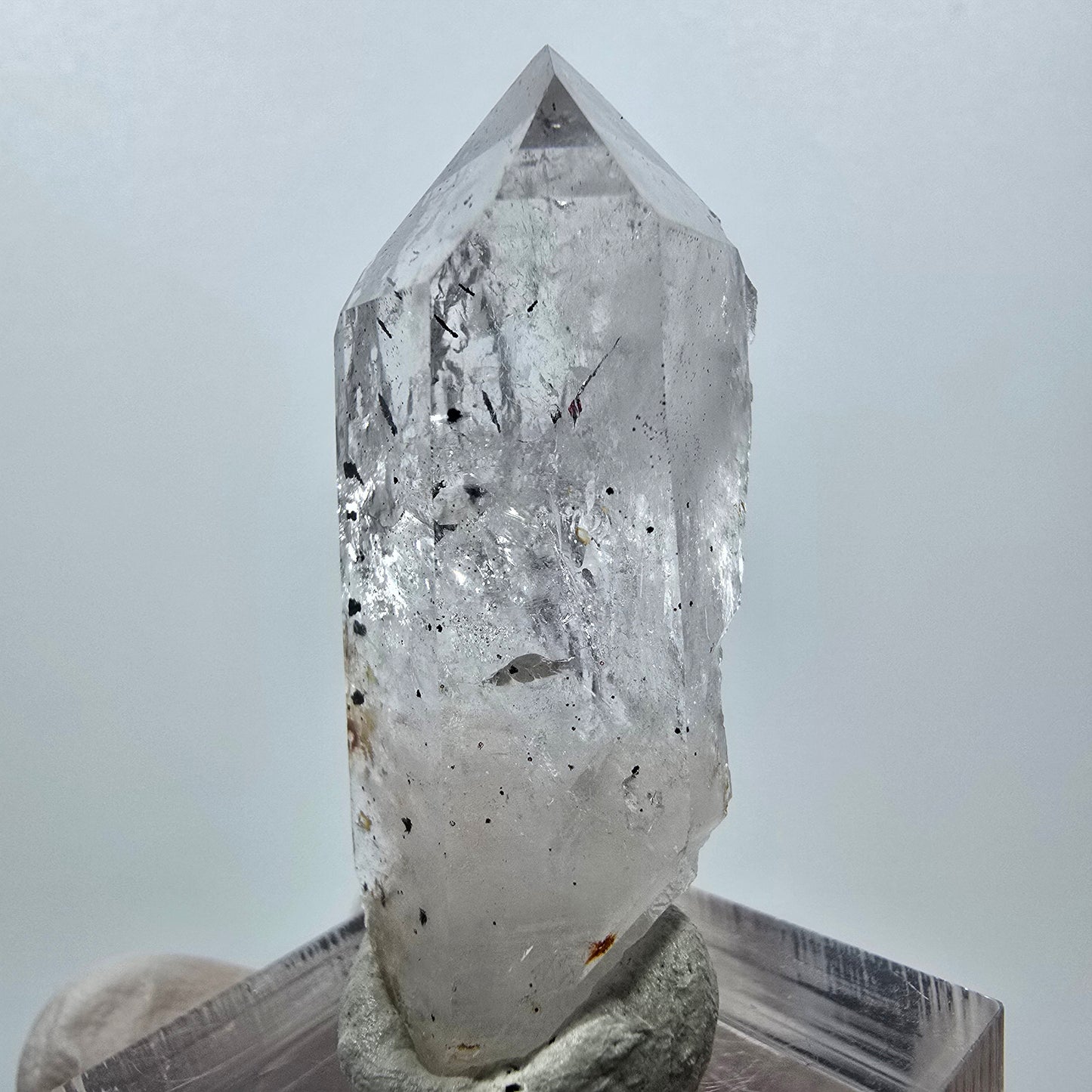 Quartz clair Harlequin Point Streep Mine, Goboboseb, Namibie 43 x 17 x 15 mm