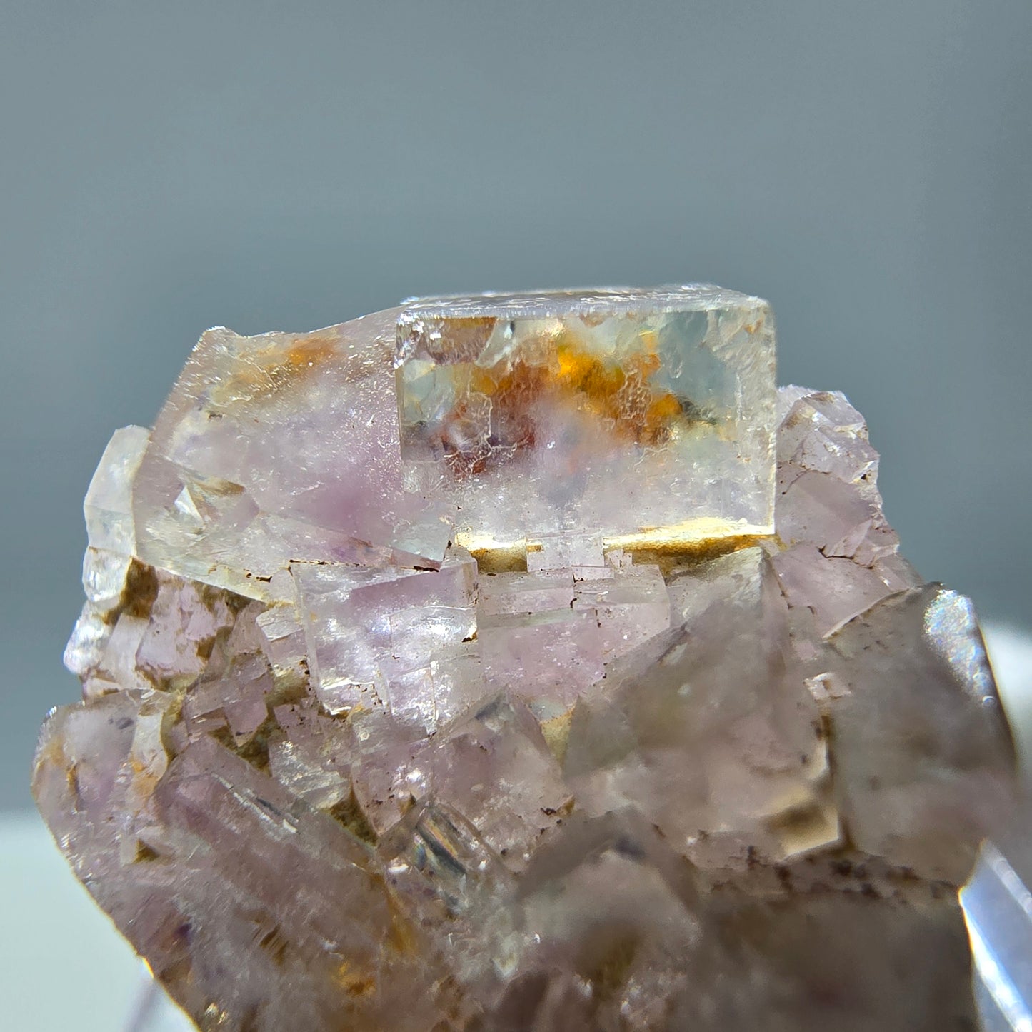 Seltene UV Phantom Fluorit Würfel Stufe lila weiß Brandberg, Namibia 24*19*10mm