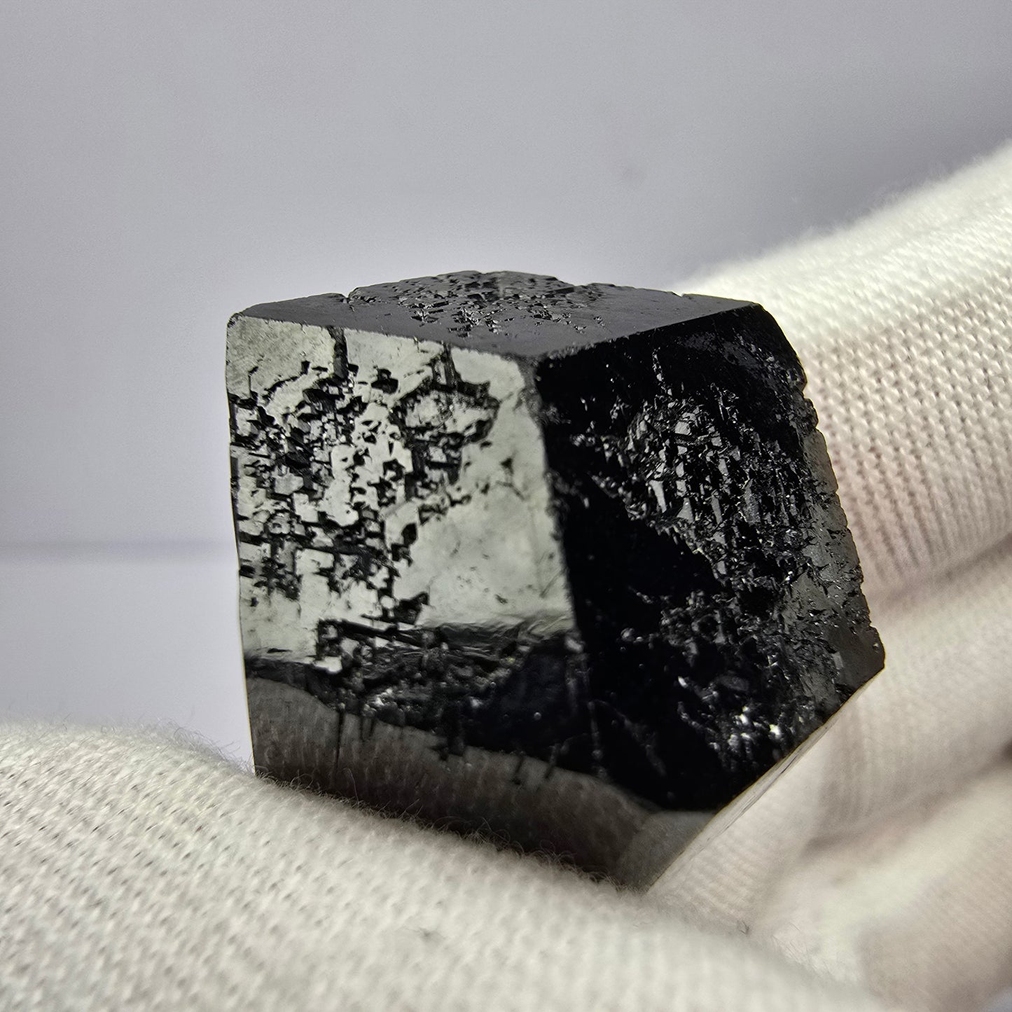 Symmetrischer Schörl Turmalin mit Hyalit Erongo, Namibia 26*23*20mm Sammlung