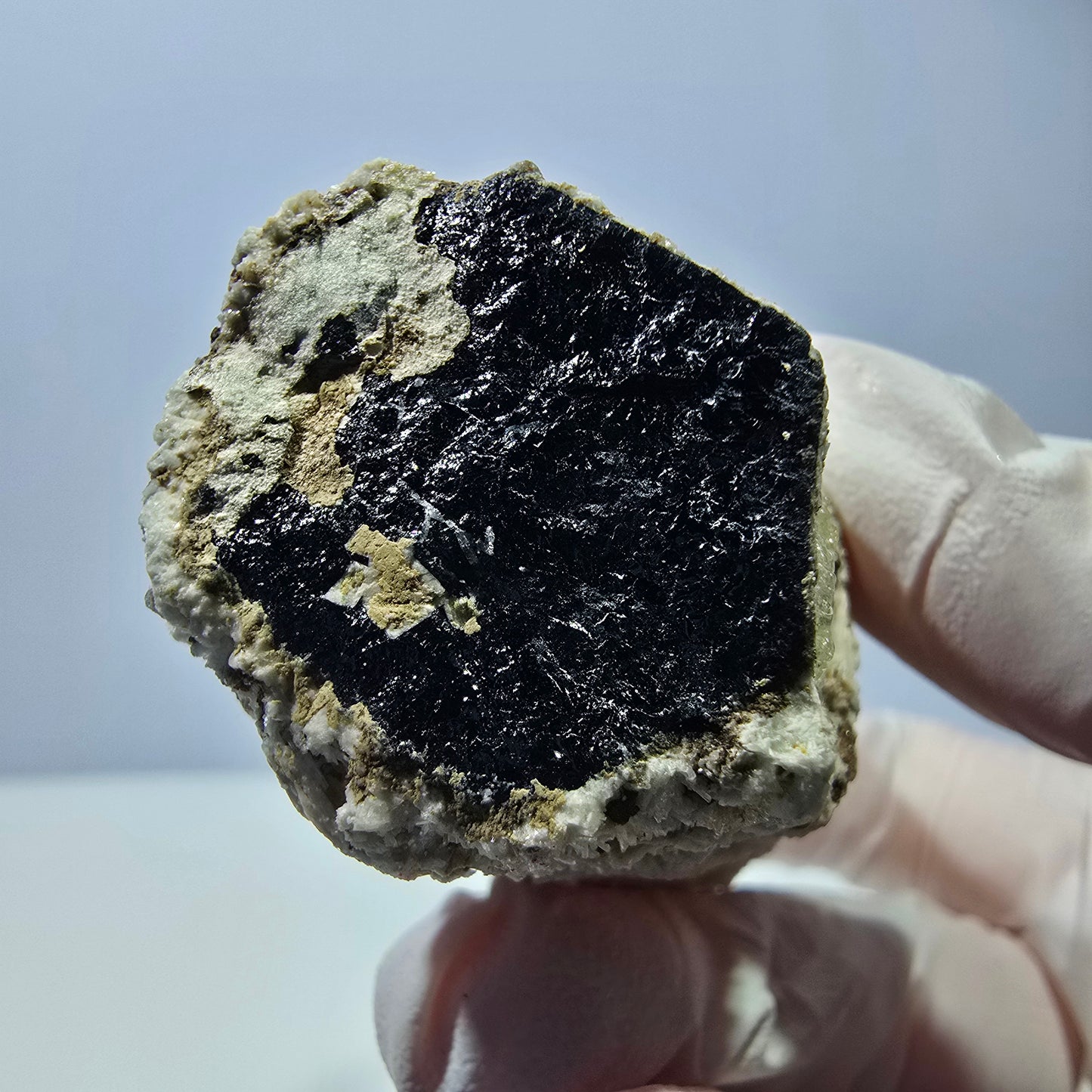 Spécimen rare de tourmaline Schorl, d'opale hyalite et d'orthose, Erongo, Namibie, 71 x 31 x 29 mm