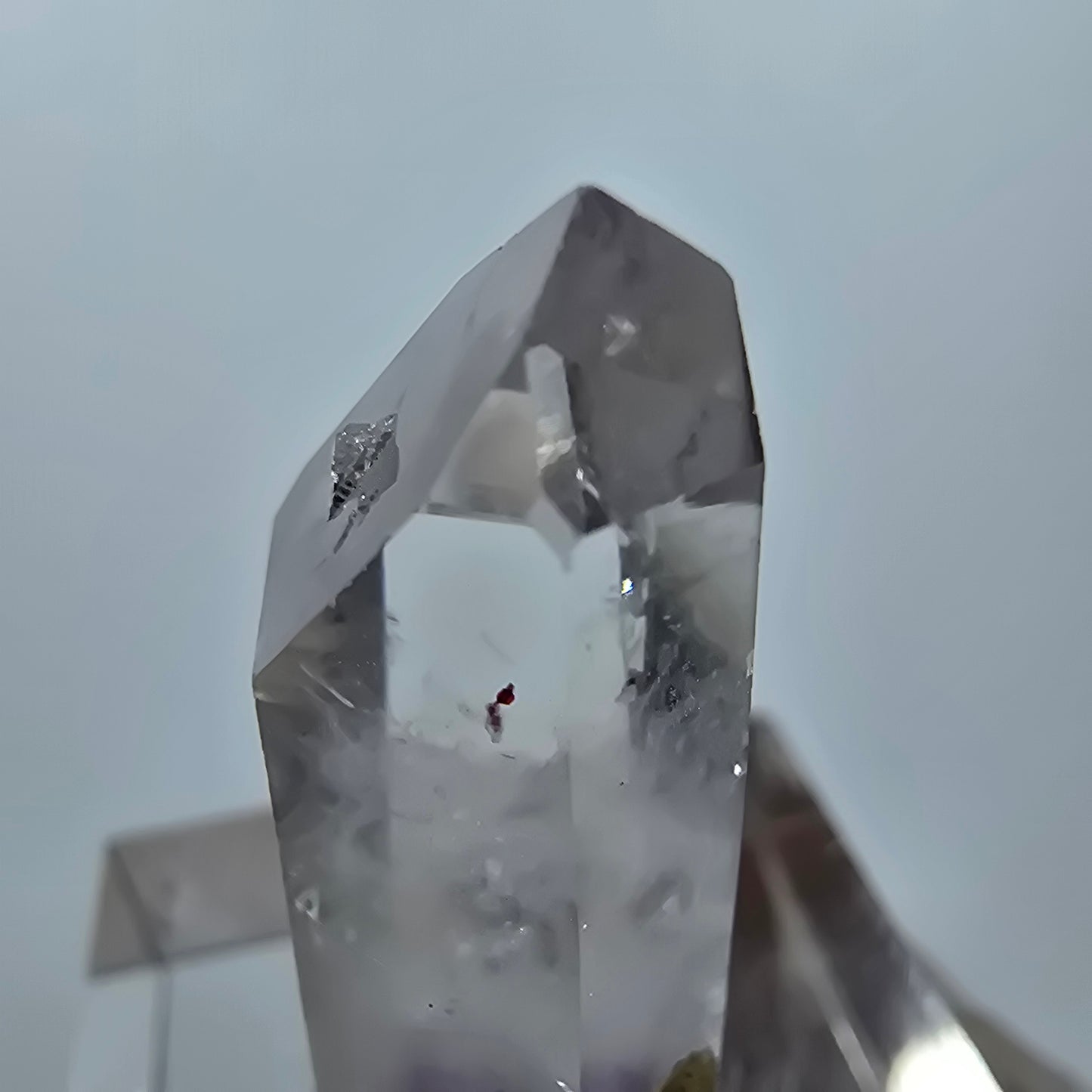Améthyste fantôme avec hématite, mine Streep, Goboboseb, Namibie, 30 x 15 x 10 mm
