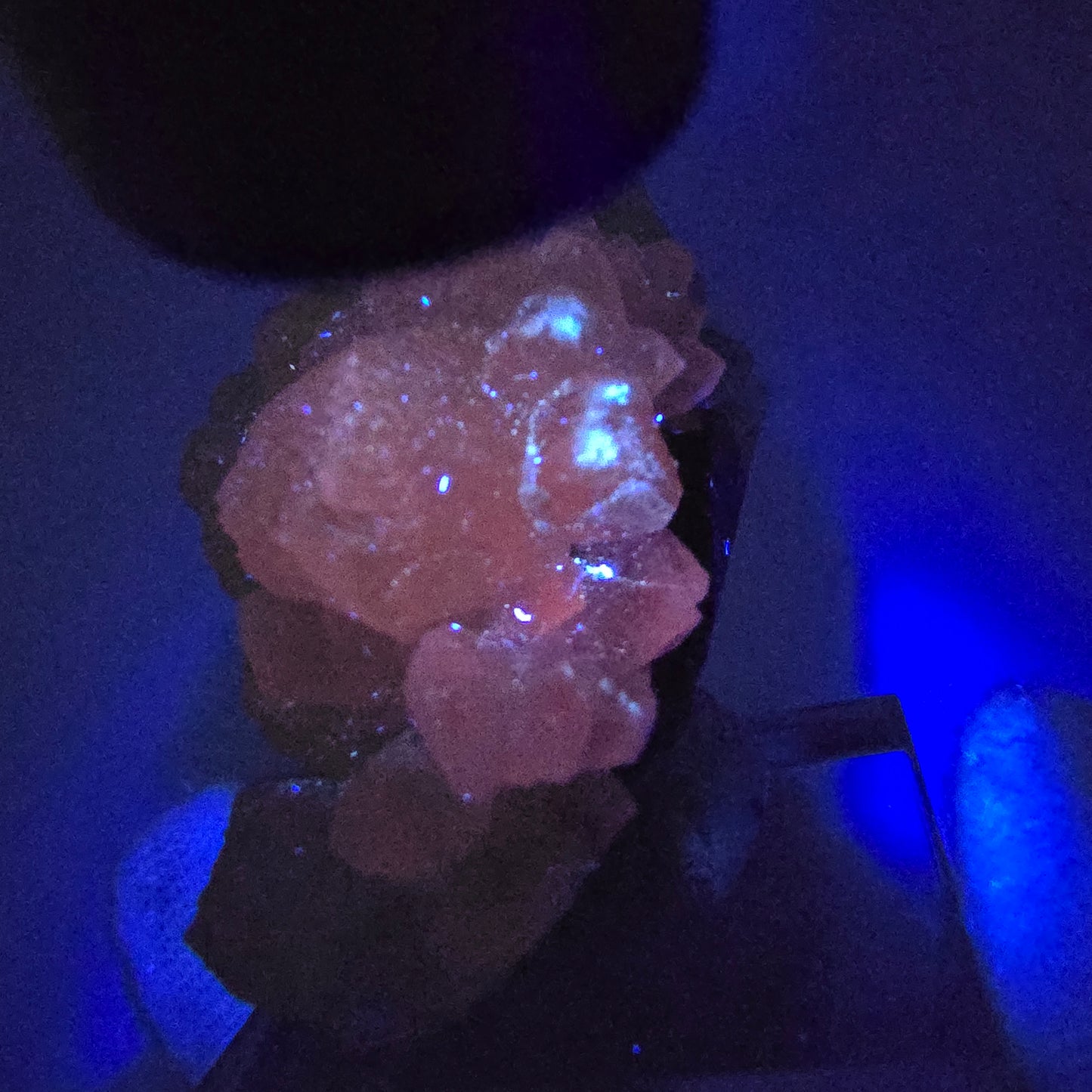 UV Calcit auf Amethyst Streep Mine Goboboseb Namibia 38*25*27mm Sammlung