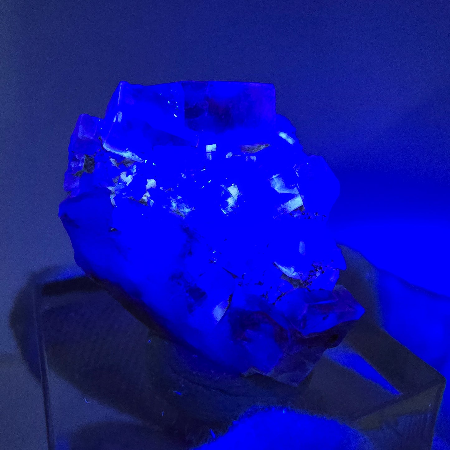 Seltene UV Phantom Fluorit Würfel Stufe lila weiß Brandberg, Namibia 24*19*10mm