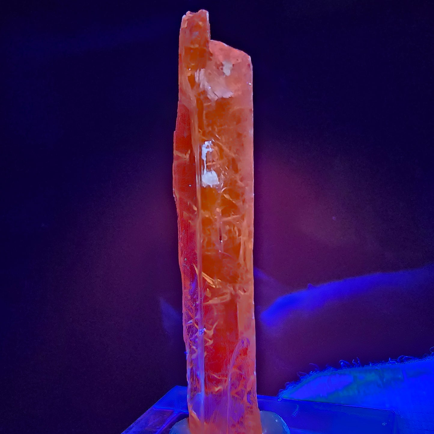 Seltener Kunzit X Spodumen Kristall weiß UV Mineral 48*9*5mm aus Brasilien