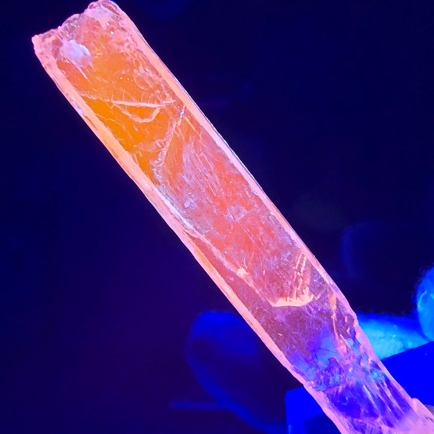 Seltener Kunzit X Spodumen Kristall weiß UV Mineral 54*8*5mm aus Brasilien