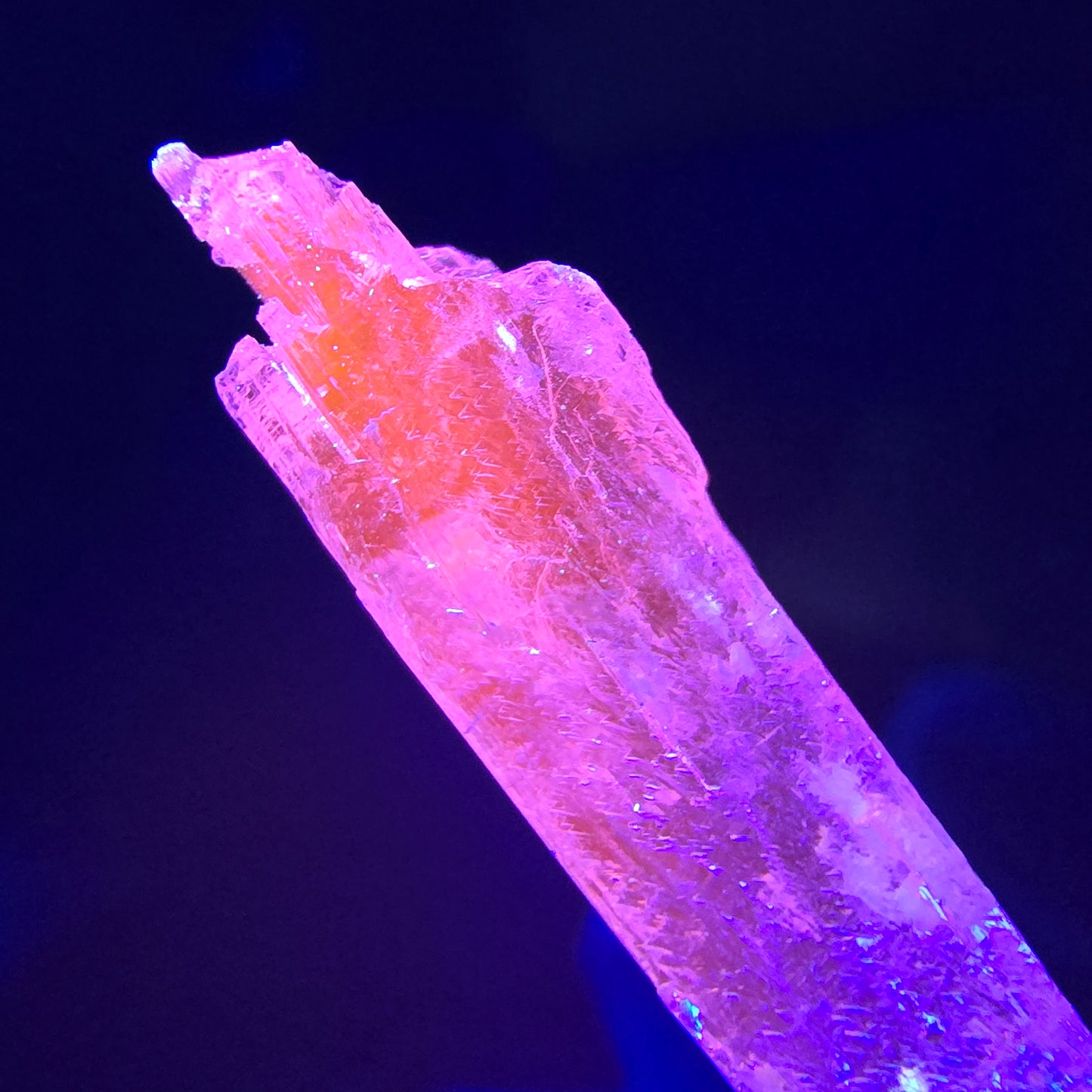 Seltener Kunzit X Spodumen Kristall weiß UV Mineral 55*7*3mm aus Brasilien