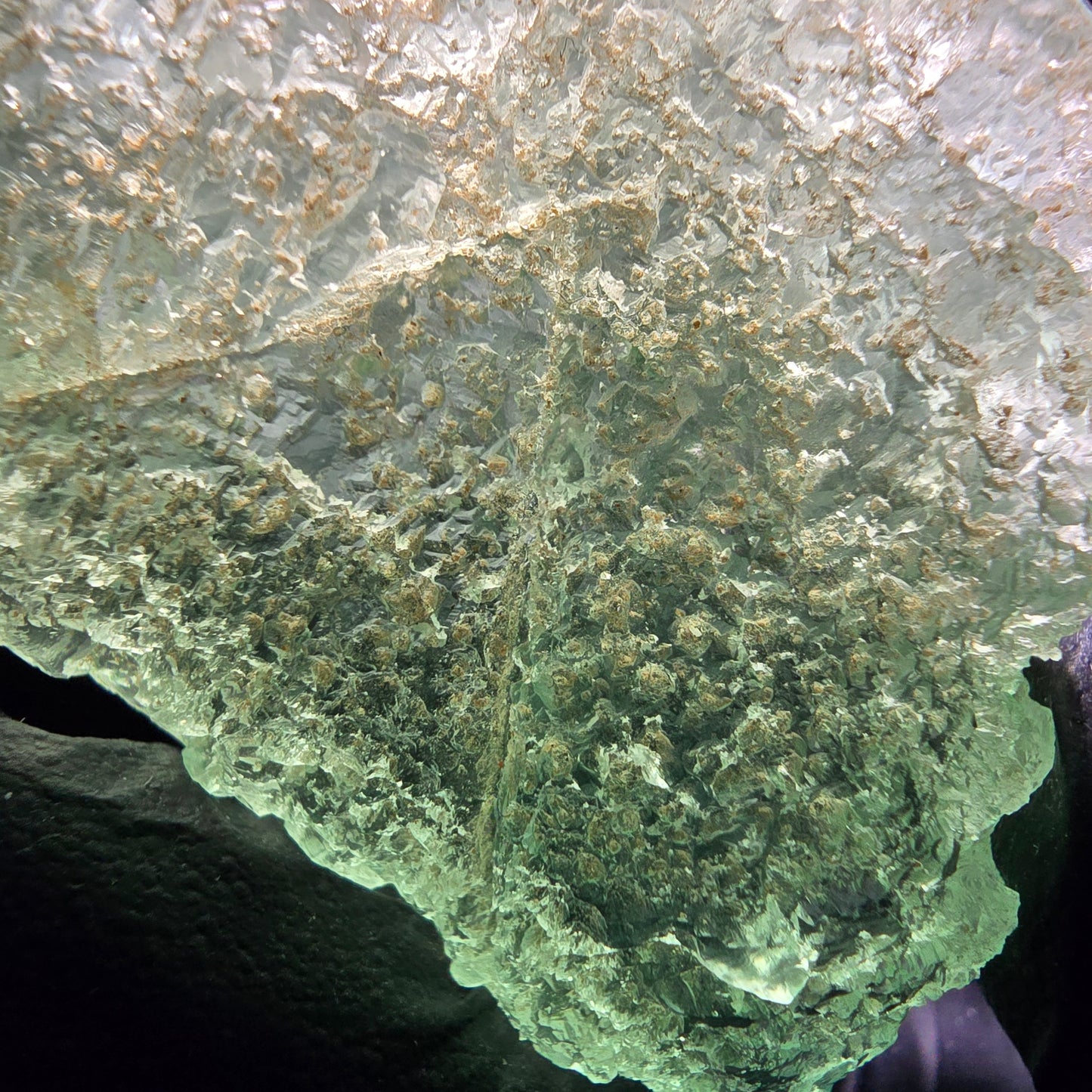 Étape de cube de fluorite très claire (UV), Omehane classée verte, Namibie 48*46*12mm