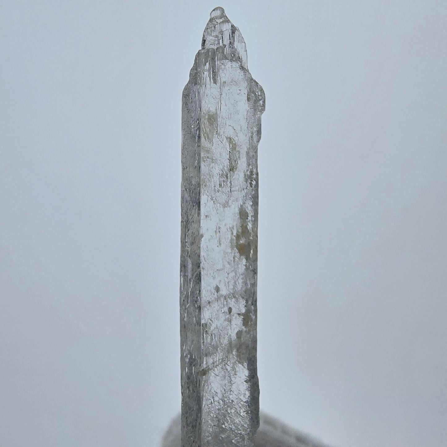 Seltener Kunzit X Spodumen Kristall weiß UV Mineral 55*7*3mm aus Brasilien