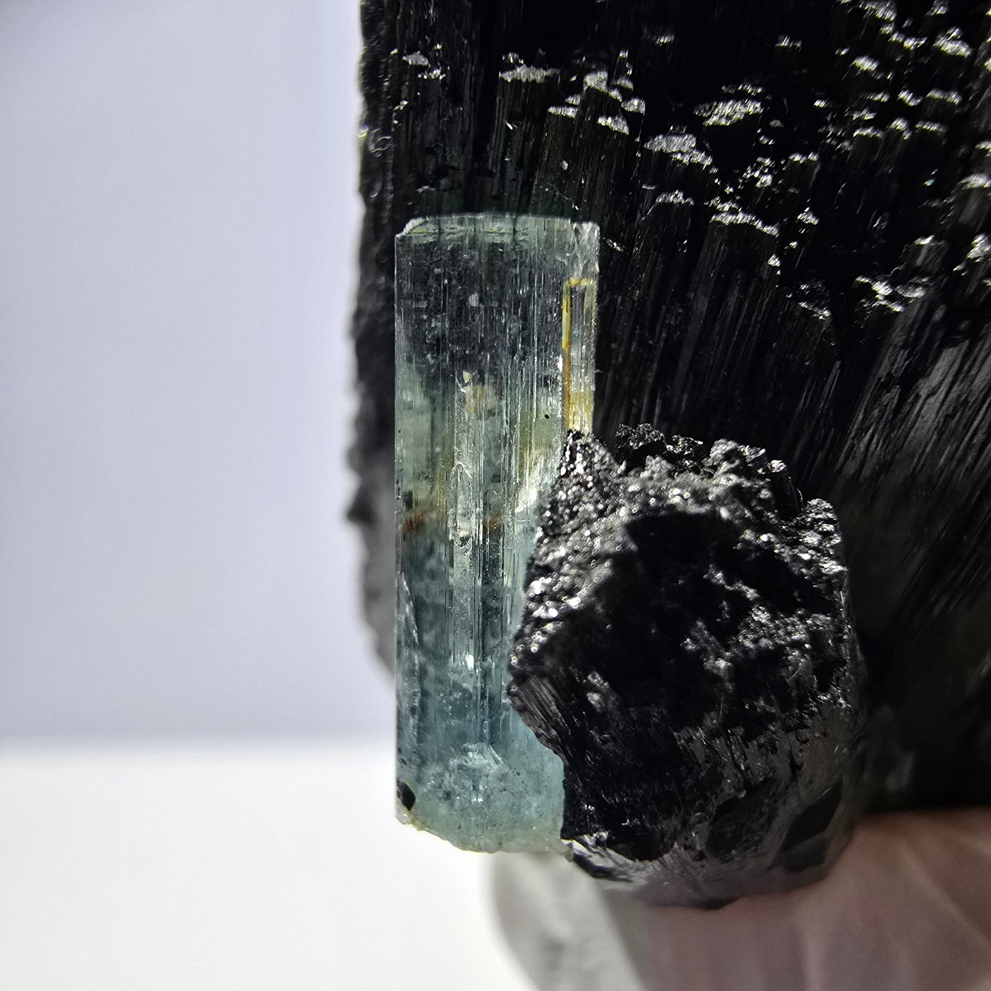 Spécimen rare de tourmaline Schorl, d'aigue-marine, d'hyalite et d'orthose, Erongo, Namibie, 38 x 39 x 21 mm