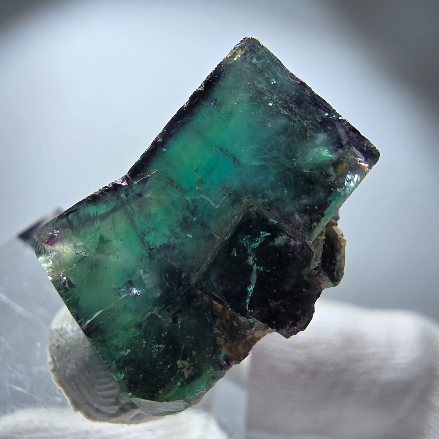 Spécimen rare de cube de fluorite fantôme, vert zonal et violet, Okorusu, Namibie, 29 x 27 x 17 mm