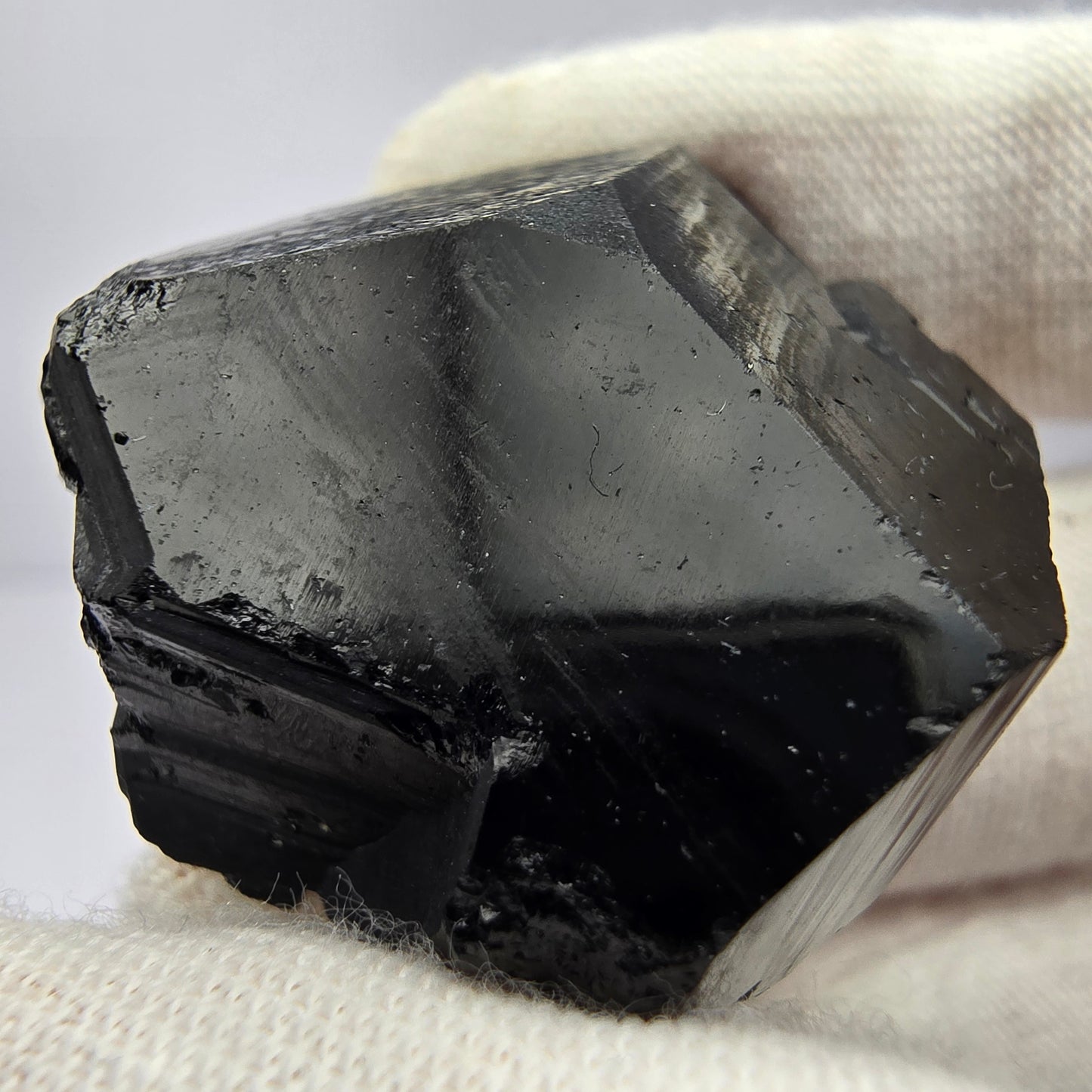 Symmetrischer Schörl Turmalin schwarz glänzend Erongo, Namibia 34*31*17mm