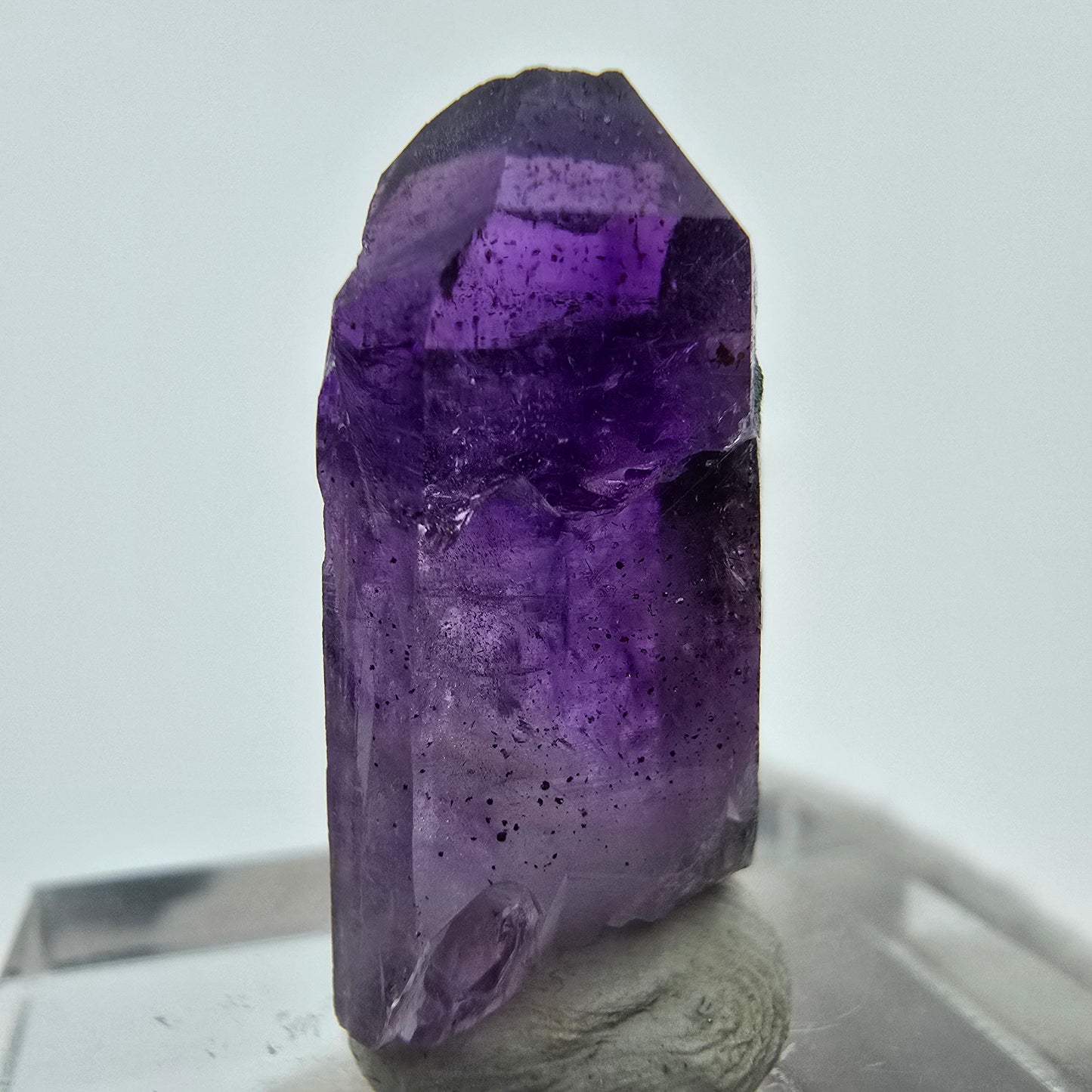 Pointe d'améthyste fantôme transparente violette, claim Buks, Goboboseb, Namibie 21*10*7mm