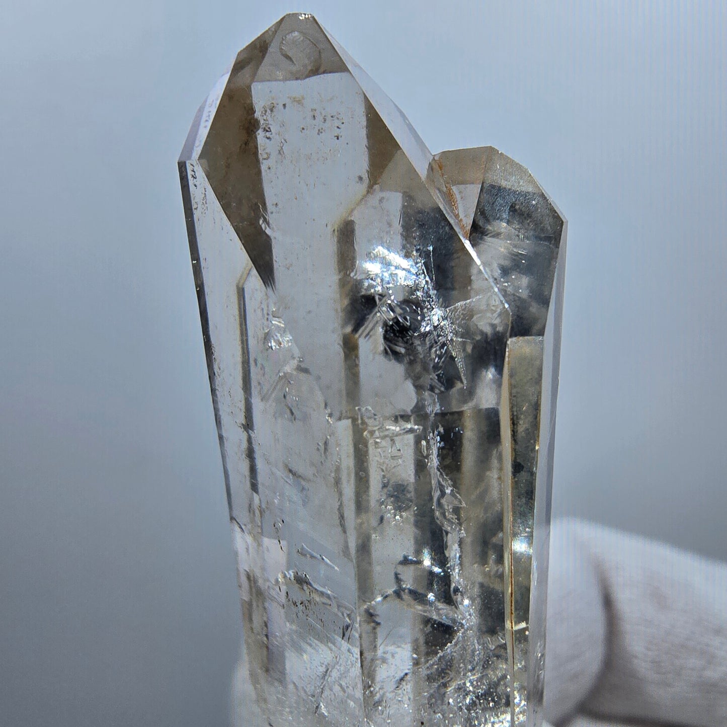 Quartz fumé fantôme lémurien Quartz Gémeaux Valentine Pocket Goboboseb Namibie 53*19*14mm