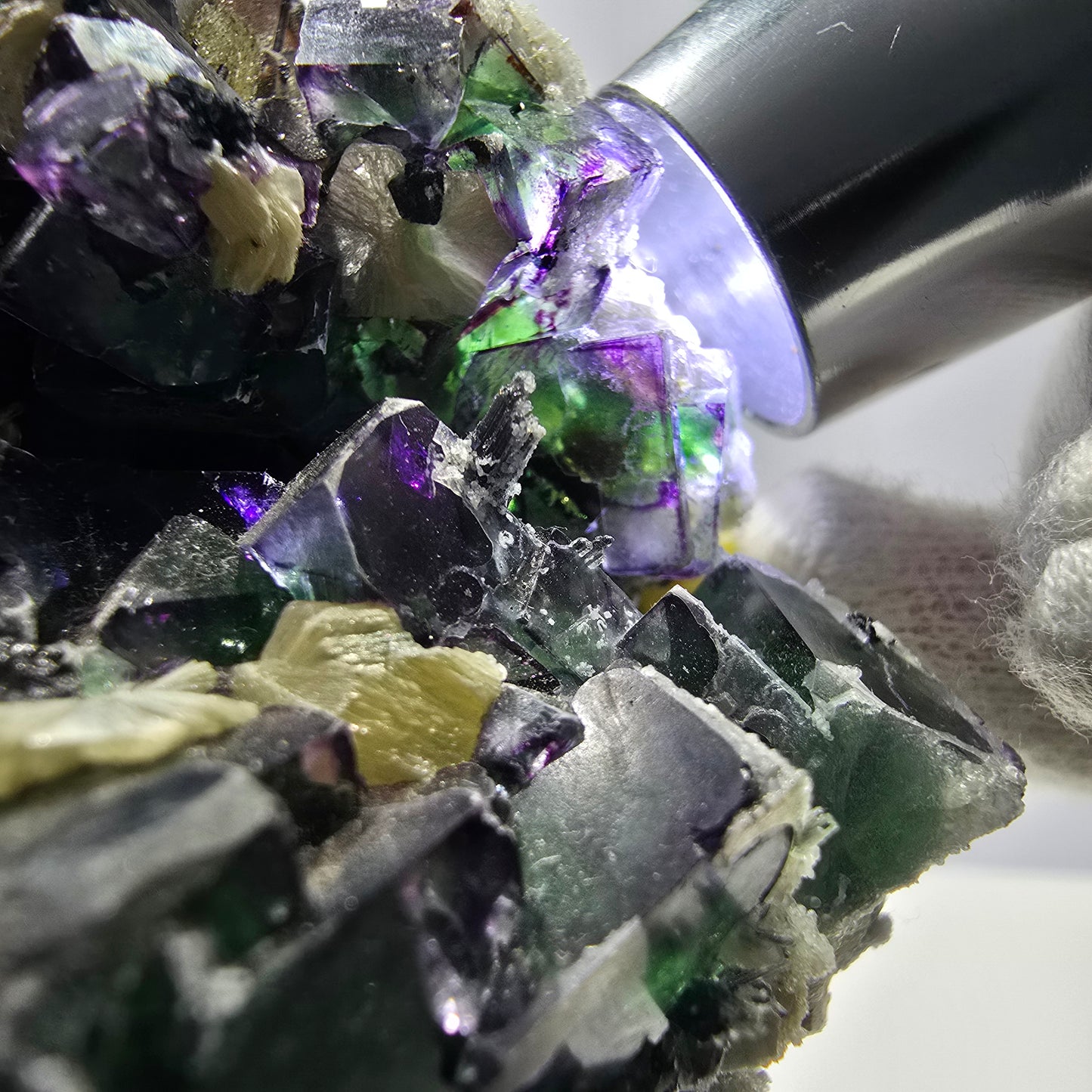 Fluorite fantôme XL, muscovite, hyalite, quartz fumé, tourmaline Schörl, Erongo, Namibie, 107 x 105 x 67 mm