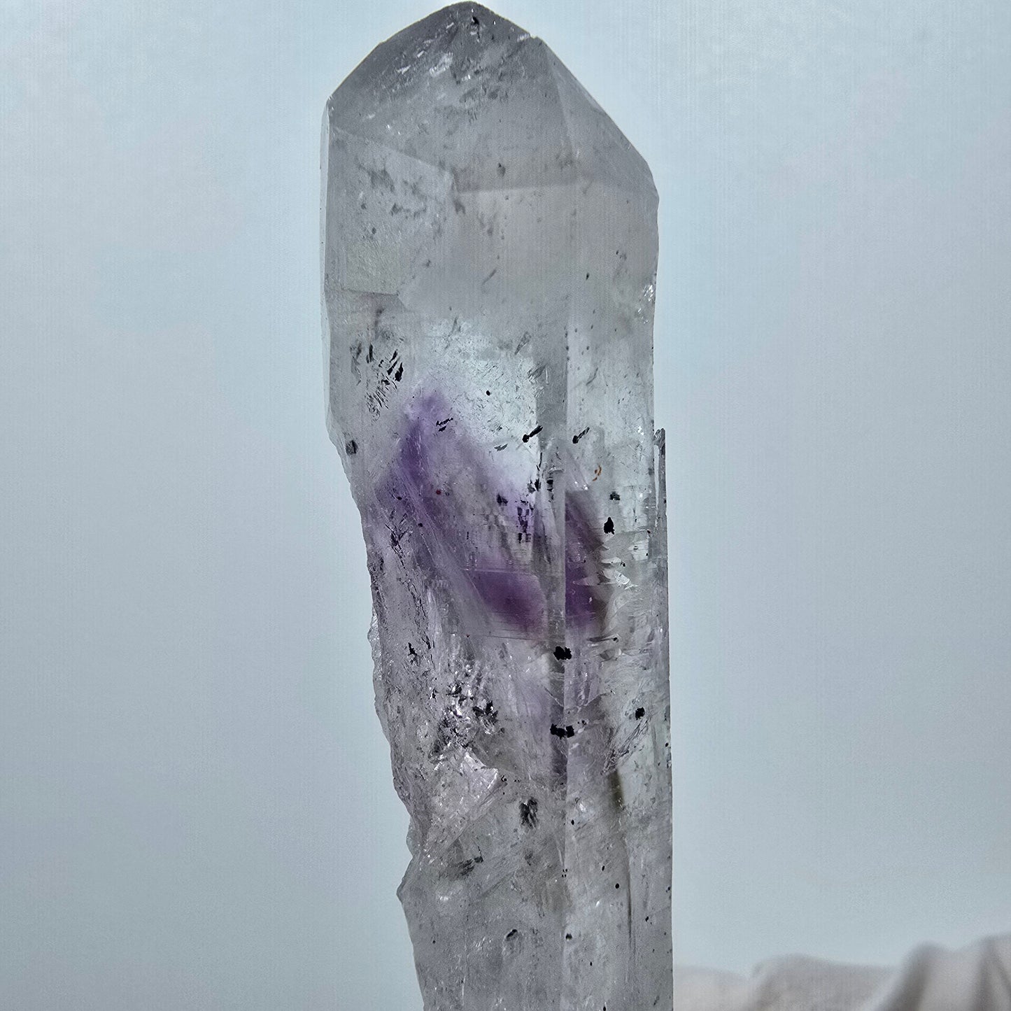 Améthyste fantôme squelette avec hématite, mine Streep, Goboboseb, Namibie, 66 x 16 x 12 mm