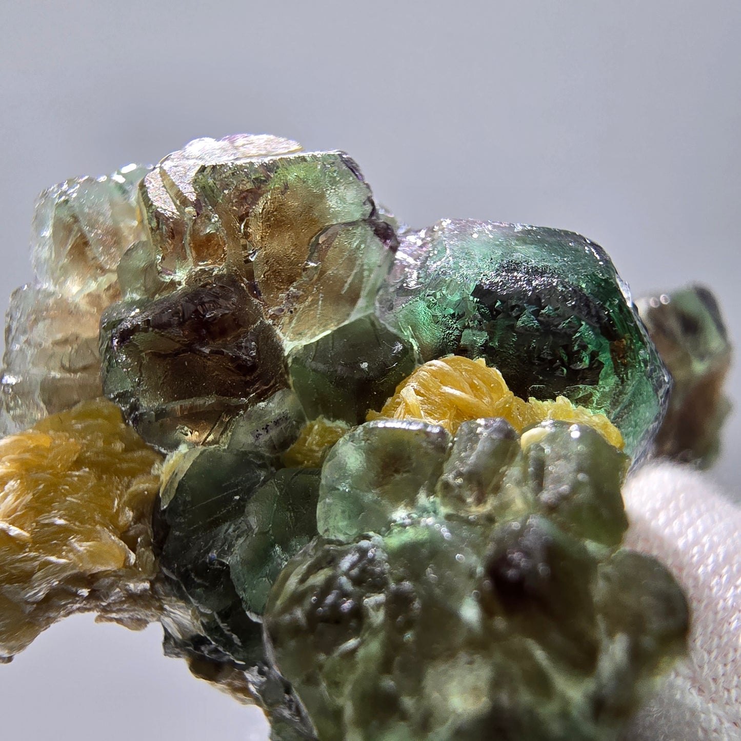 Phantom Fluorit Würfel Schörl Turmalin Muskovit Stufe Erongo, Namibia 47*26*28mm