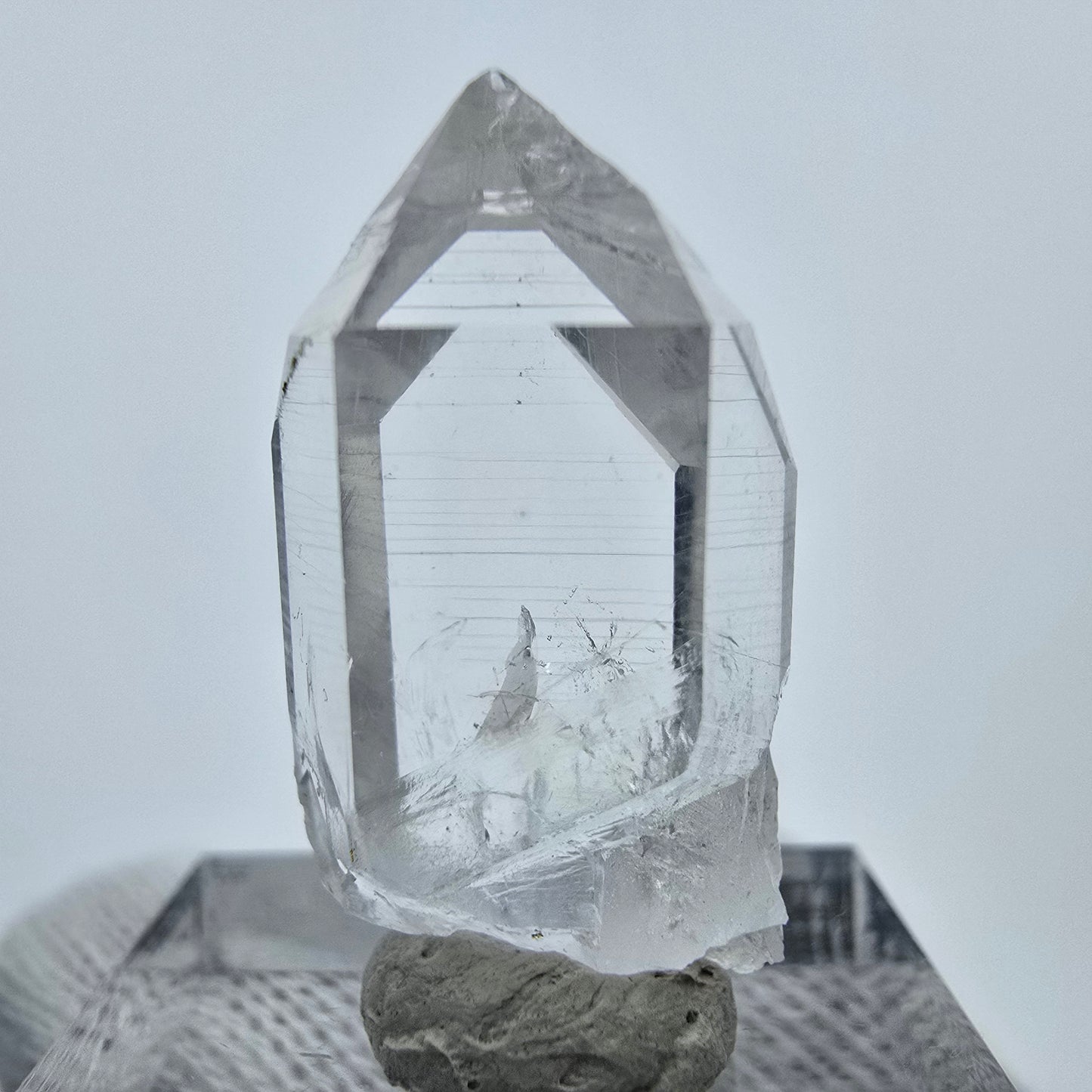 Klare Lemurian Phantom Quarz Spitze Streep Mine, Goboboseb, Namibia 29*14*11mm