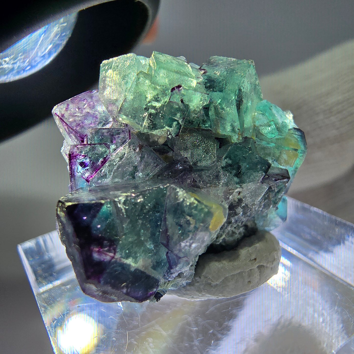 Spécimen de cube de fluorite fantôme zonal, de muscovite et de tourmaline Schorl, Erongo, Namibie, 22 x 19 x 14 mm