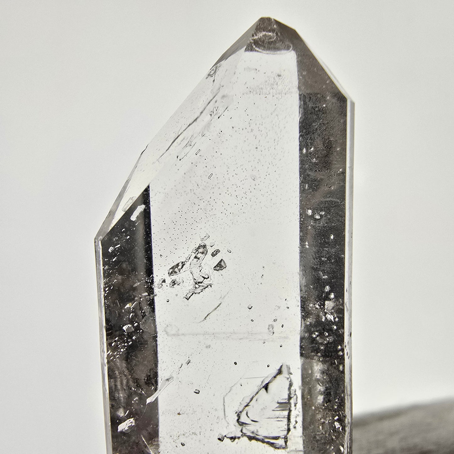 Sceptre de poche en quartz fumé fantôme squelette, Namibie, 48 x 18 x 7 mm