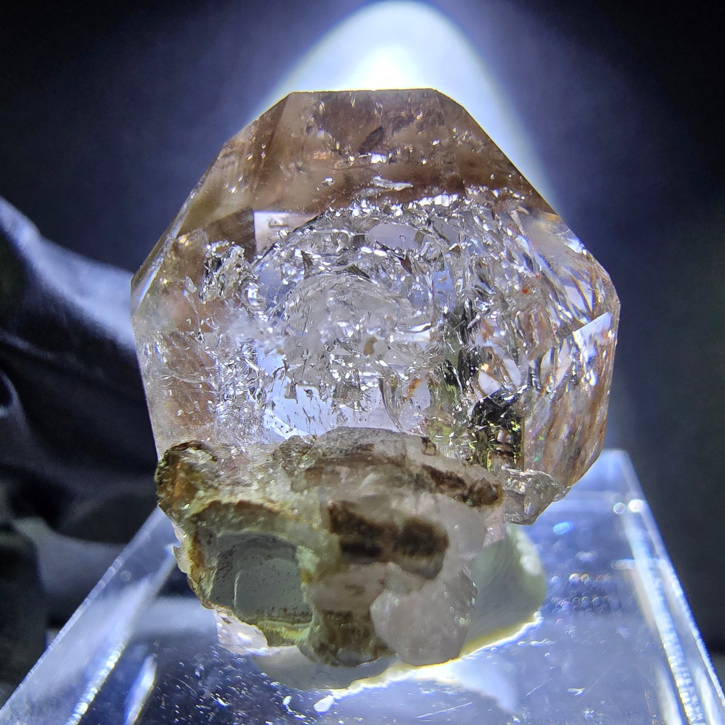 Klare Phantom Rauchquarz mit Einschlüssen Spitze 22*17*14mm Goboboseb Namibia