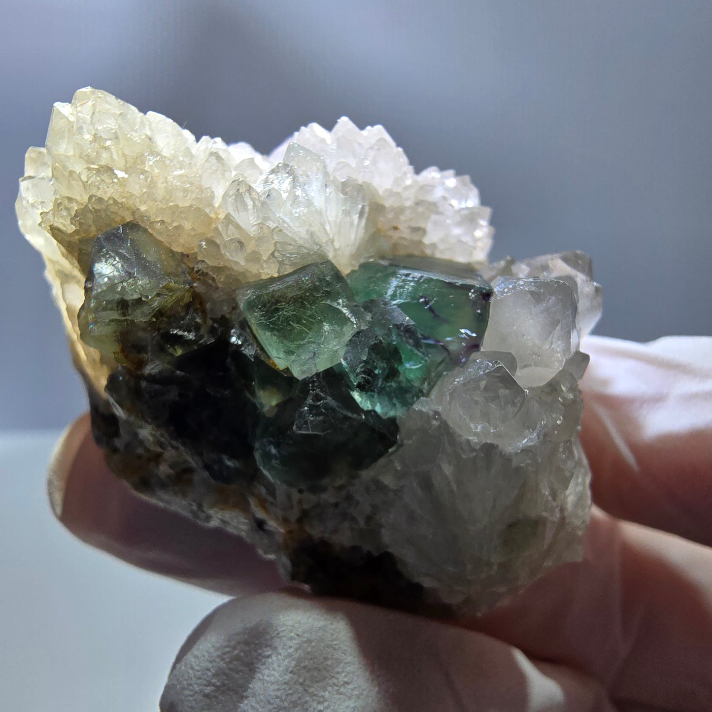Rare cube de fluorite fantôme, spécimen de quartz vert violet Okorusu Namibie 48*42*28mm